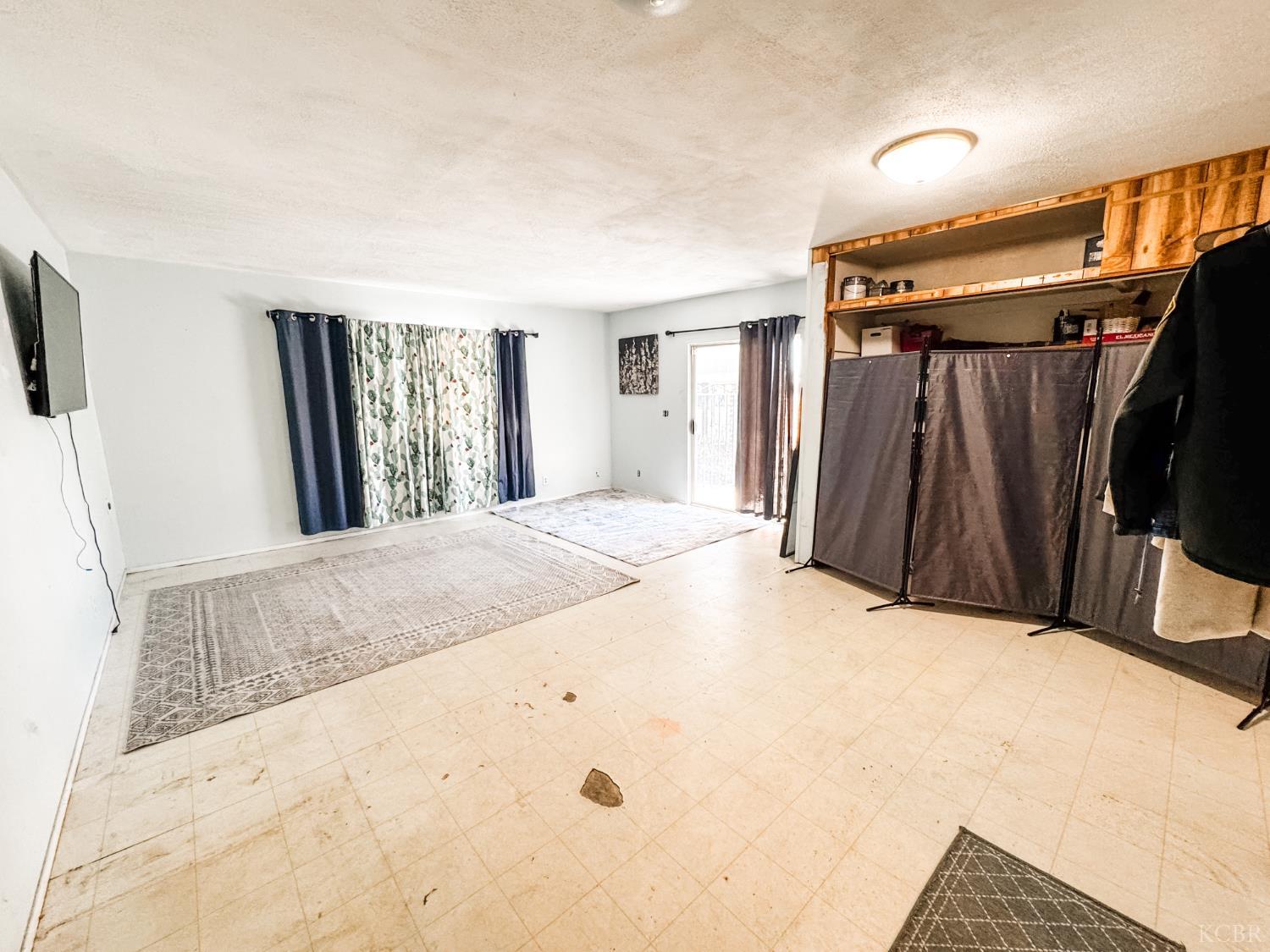 425 W Spring Ln, Lemoore, CA 93245