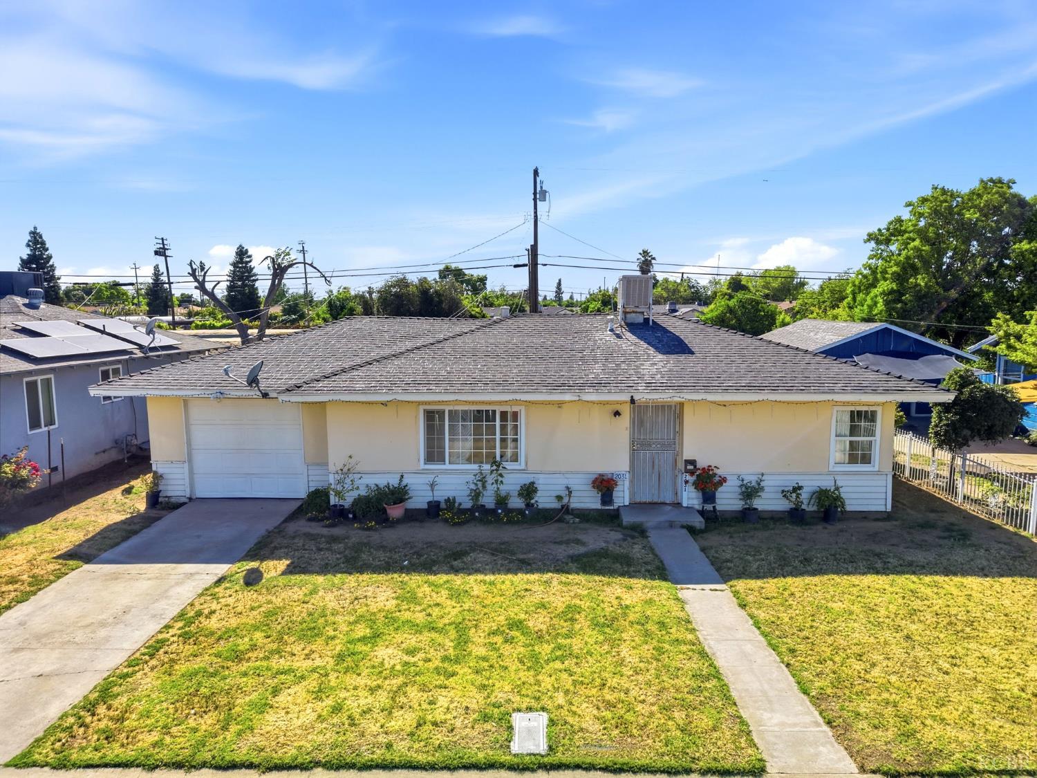 2031 Kenmore Dr W, Fresno, CA 93703