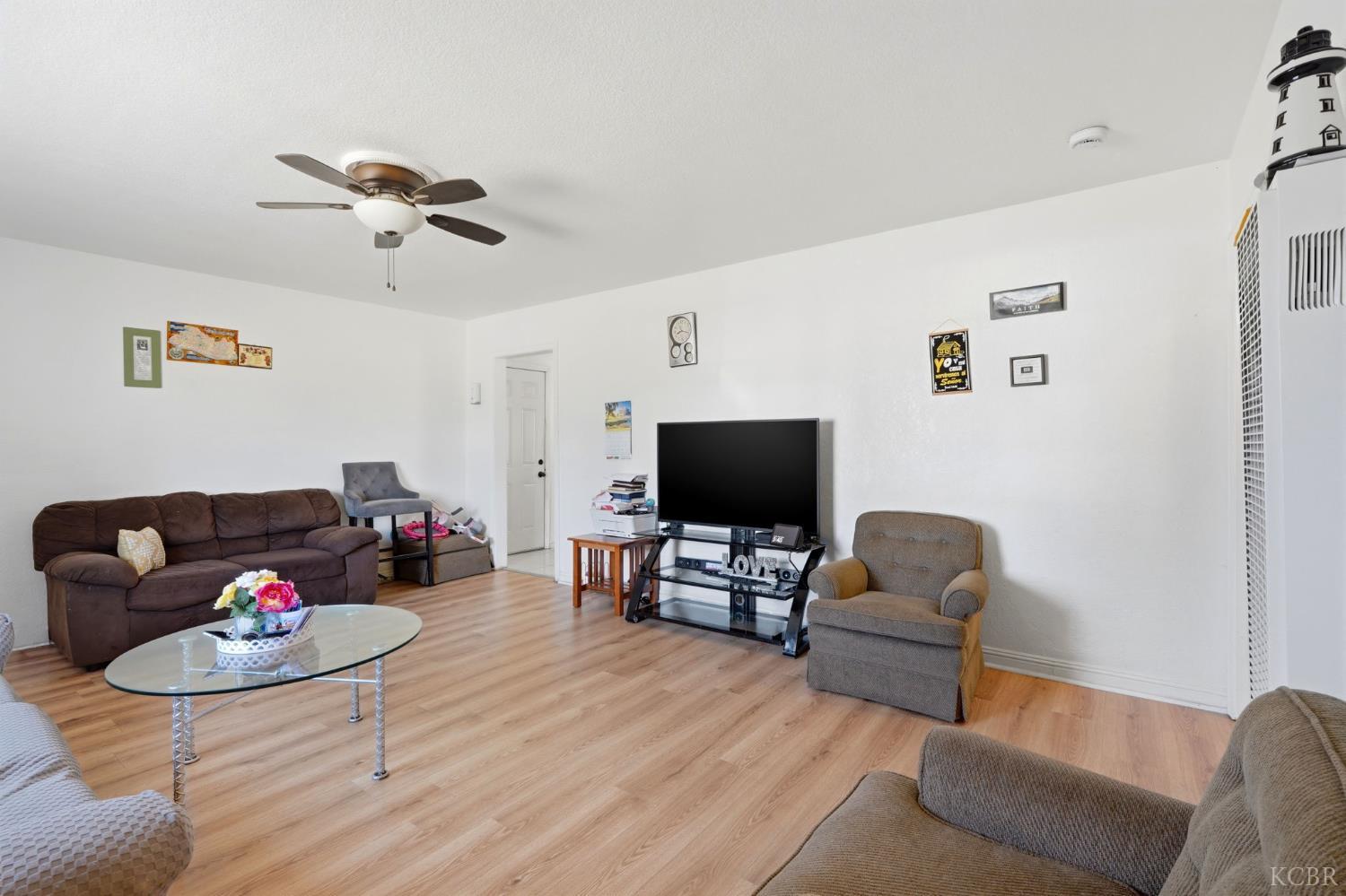 2031 Kenmore Dr W, Fresno, CA 93703