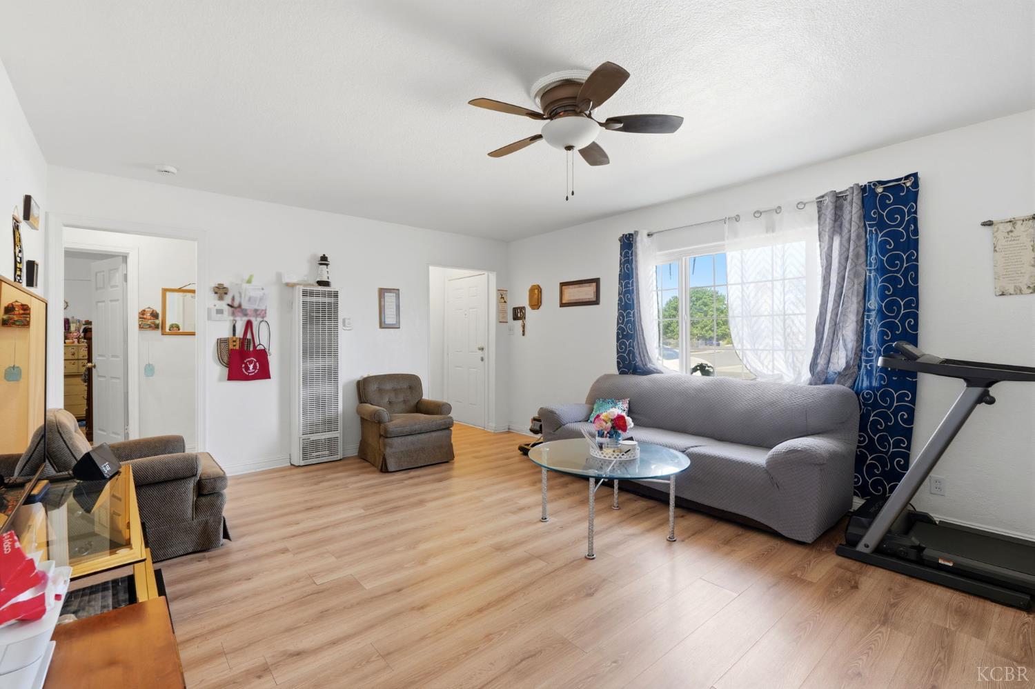 2031 Kenmore Dr W, Fresno, CA 93703