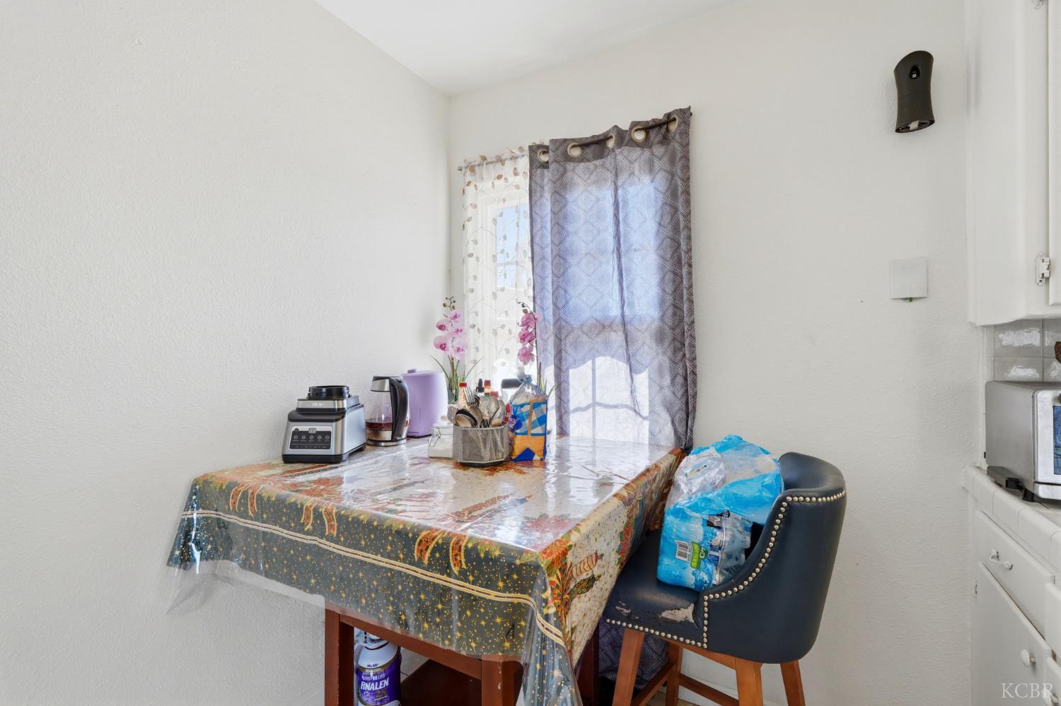 2031 Kenmore Dr W, Fresno, CA 93703