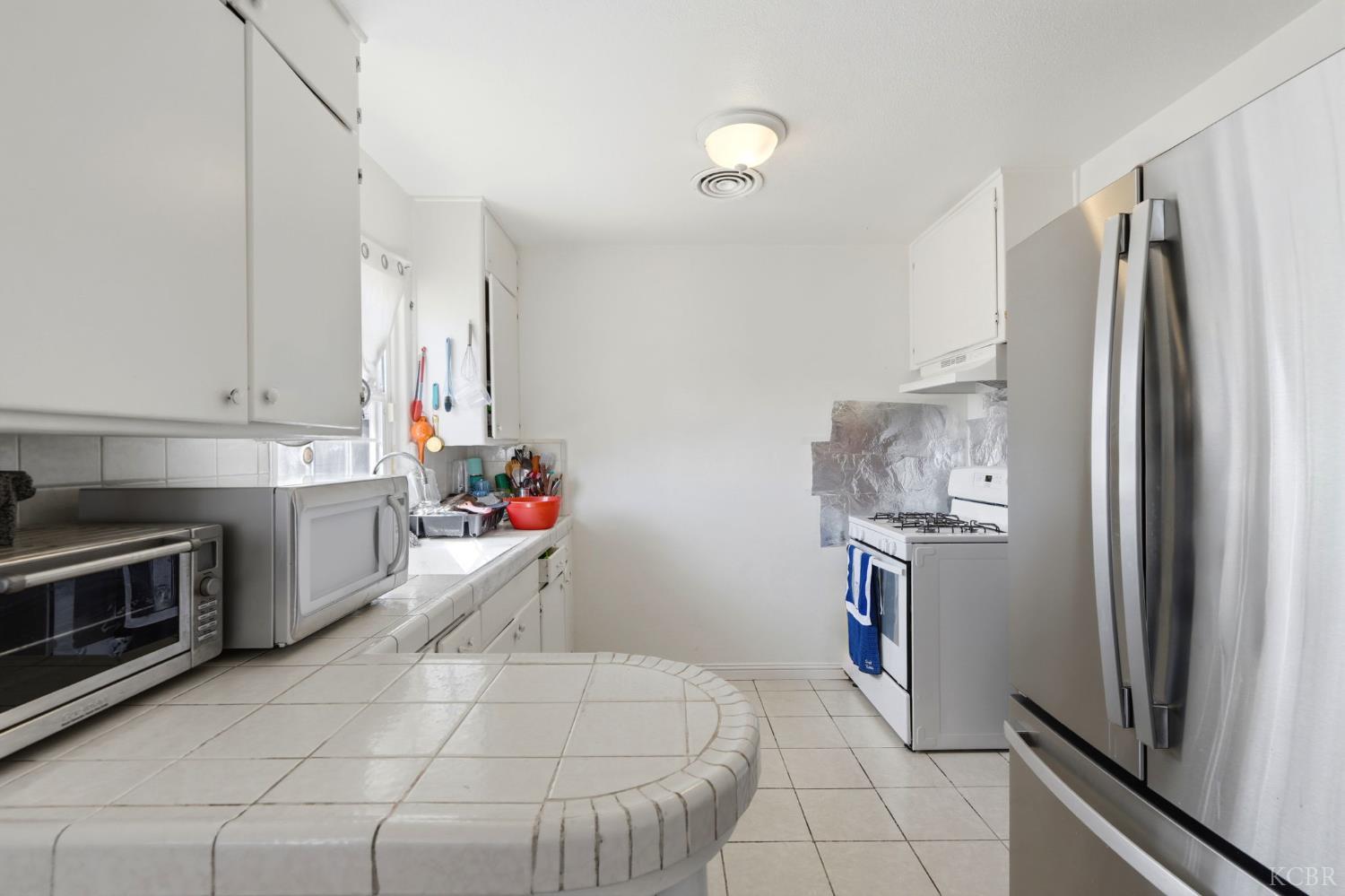 2031 Kenmore Dr W, Fresno, CA 93703