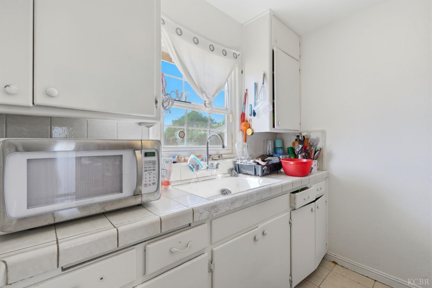 2031 Kenmore Dr W, Fresno, CA 93703