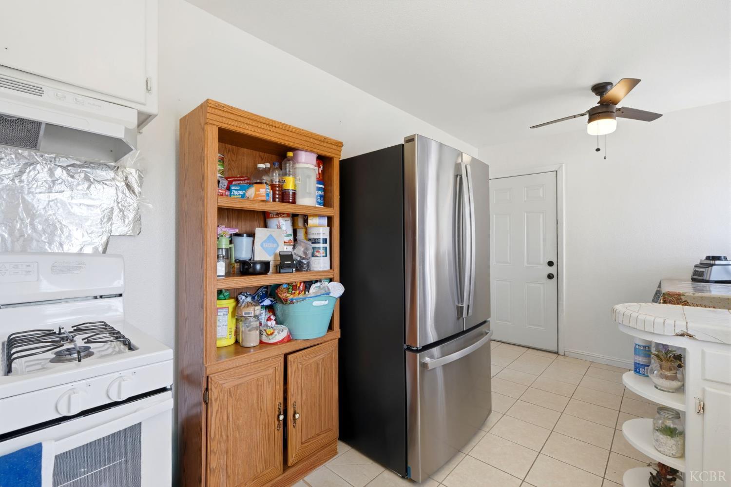 2031 Kenmore Dr W, Fresno, CA 93703