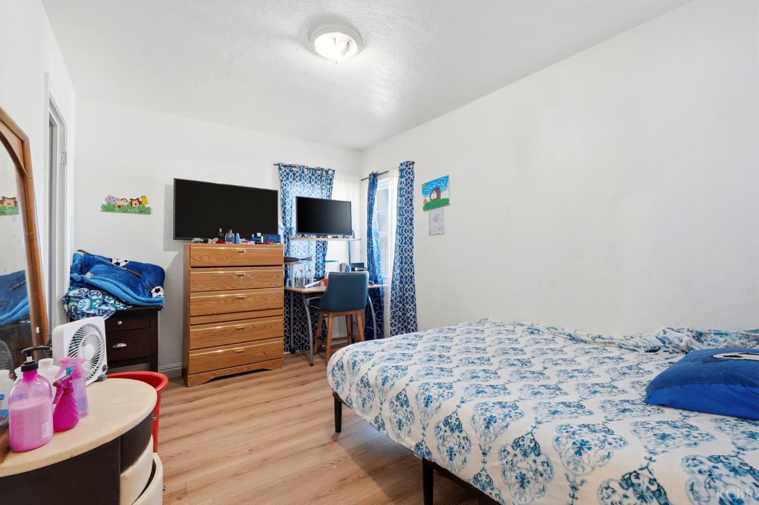 2031 Kenmore Dr W, Fresno, CA 93703