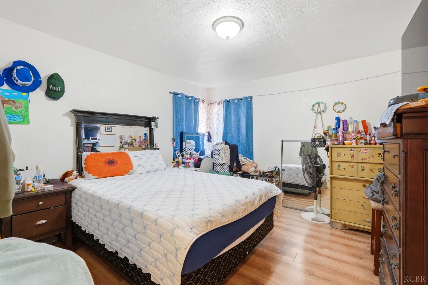 2031 Kenmore Dr W, Fresno, CA 93703