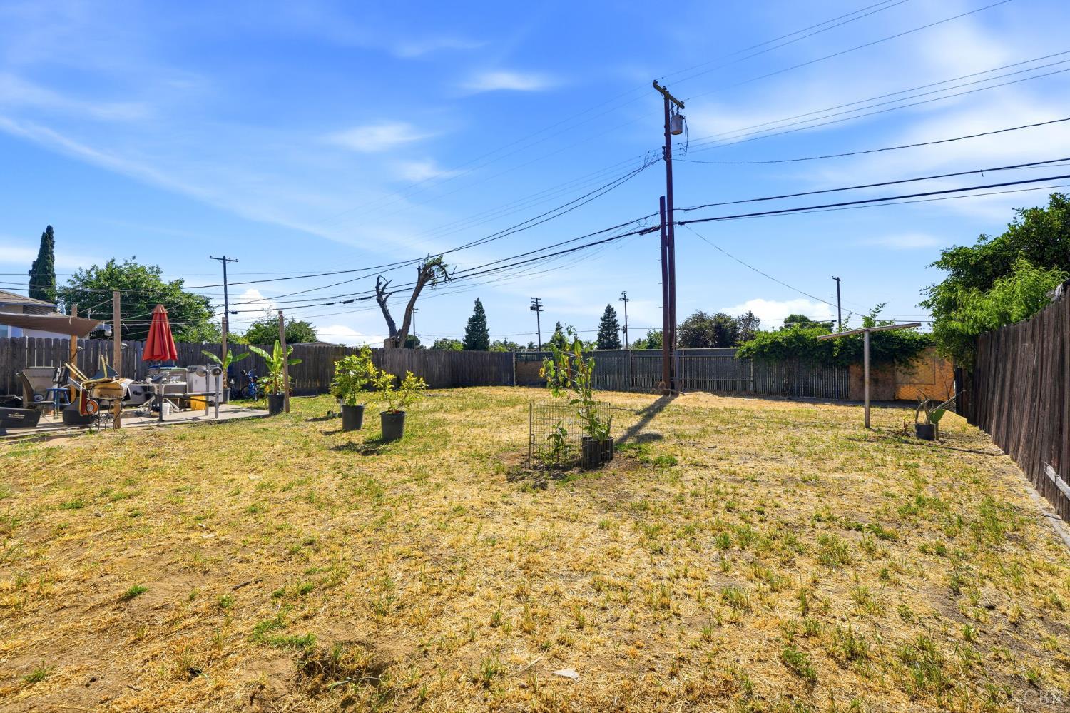 2031 Kenmore Dr W, Fresno, CA 93703