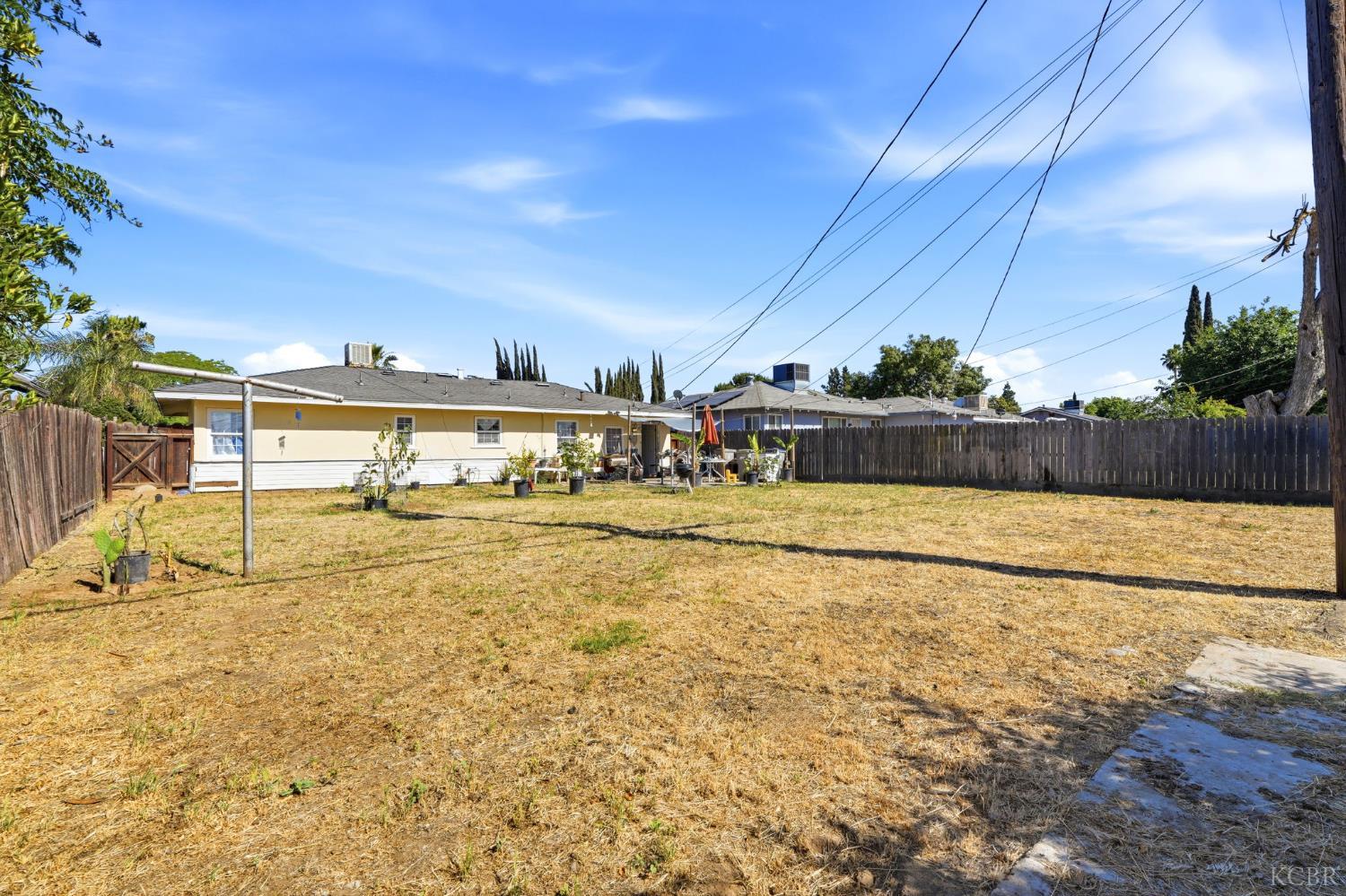 2031 Kenmore Dr W, Fresno, CA 93703