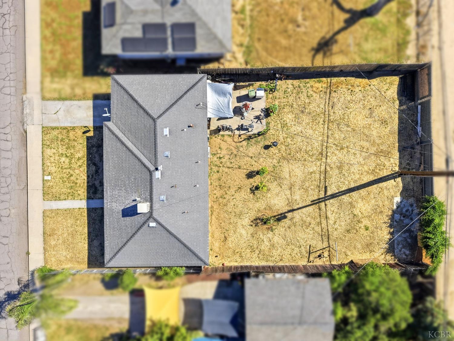 2031 Kenmore Dr W, Fresno, CA 93703