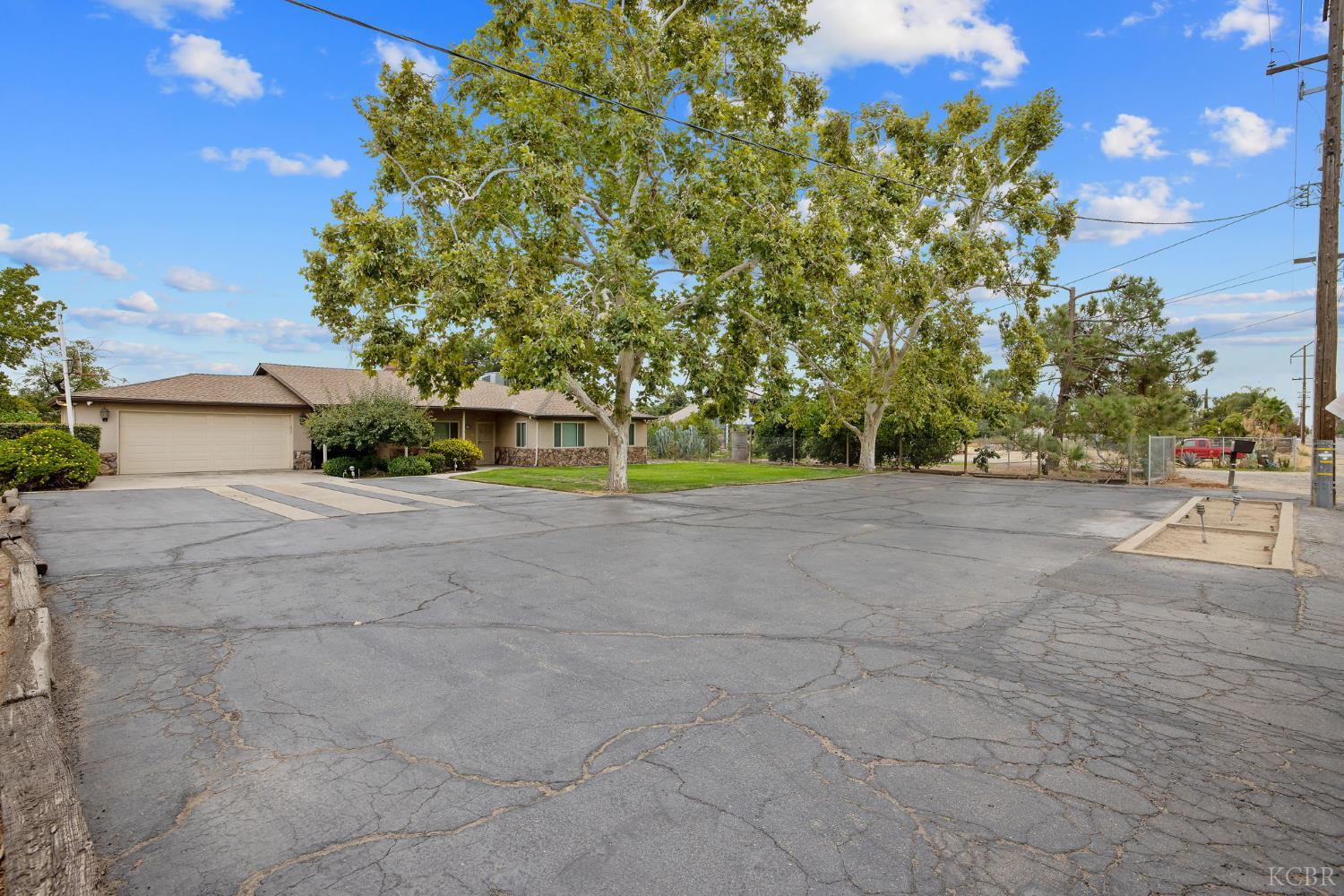 1714 N Blythe, Fresno, CA 93722