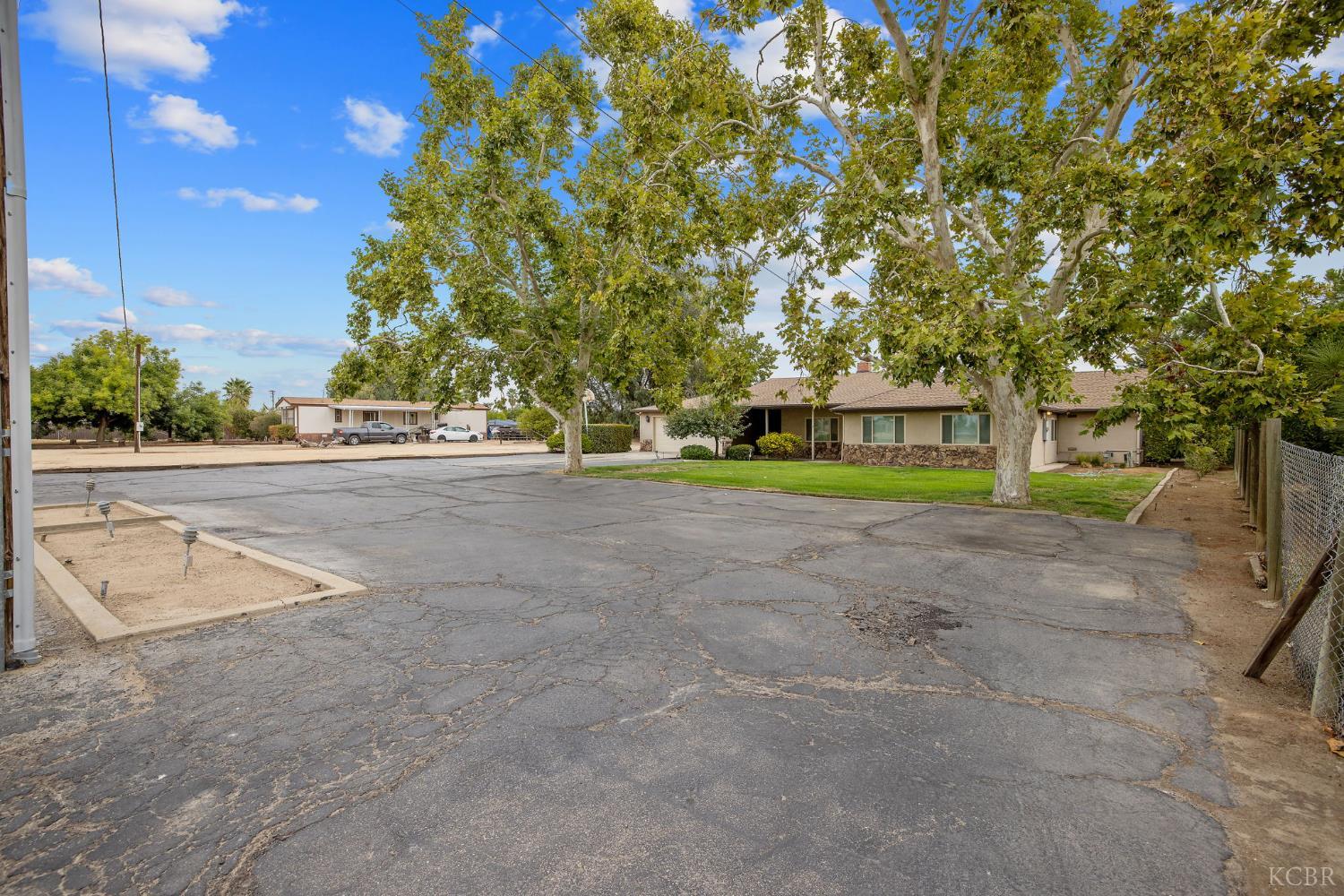 1714 N Blythe, Fresno, CA 93722