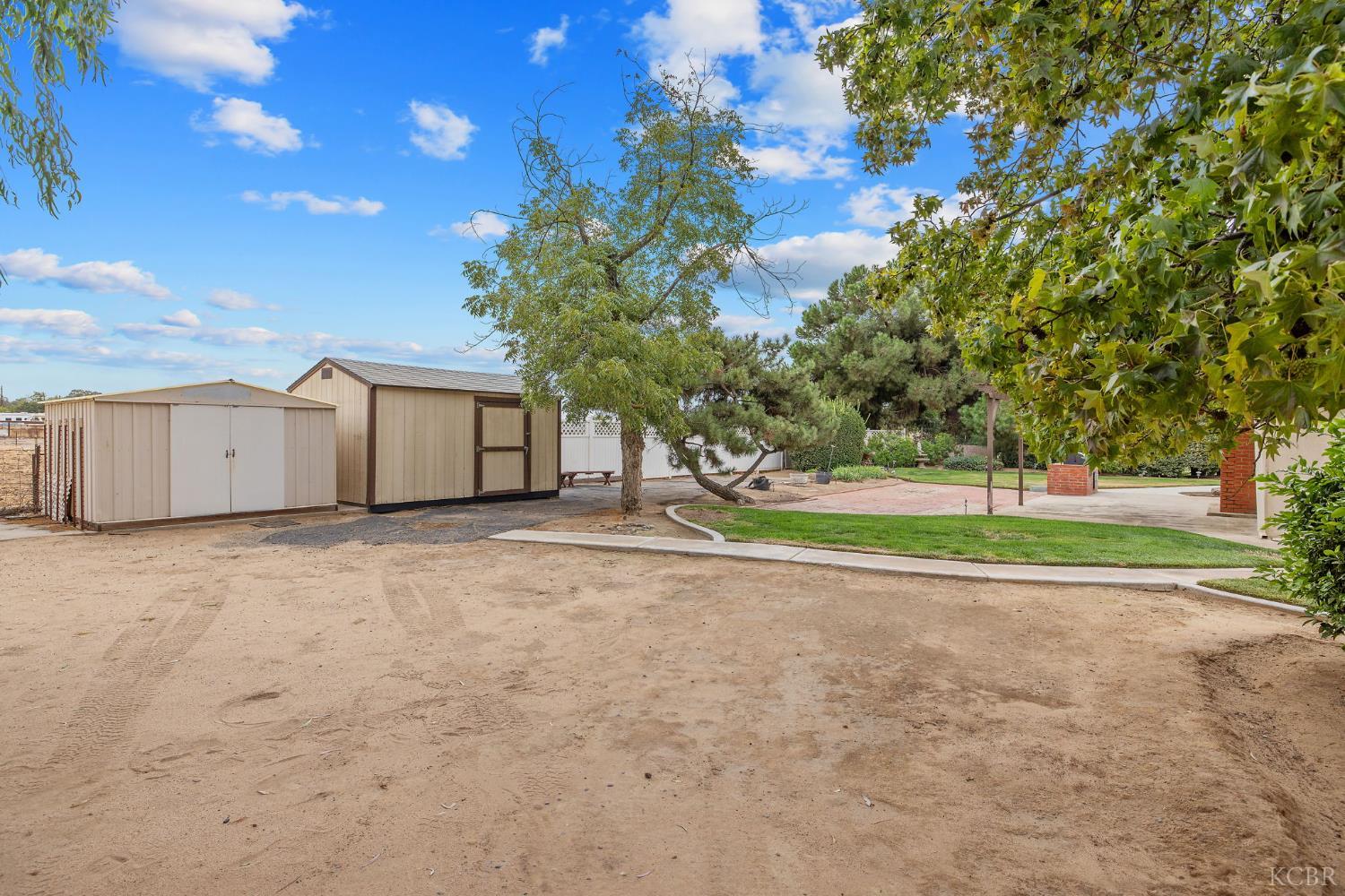 1714 N Blythe, Fresno, CA 93722
