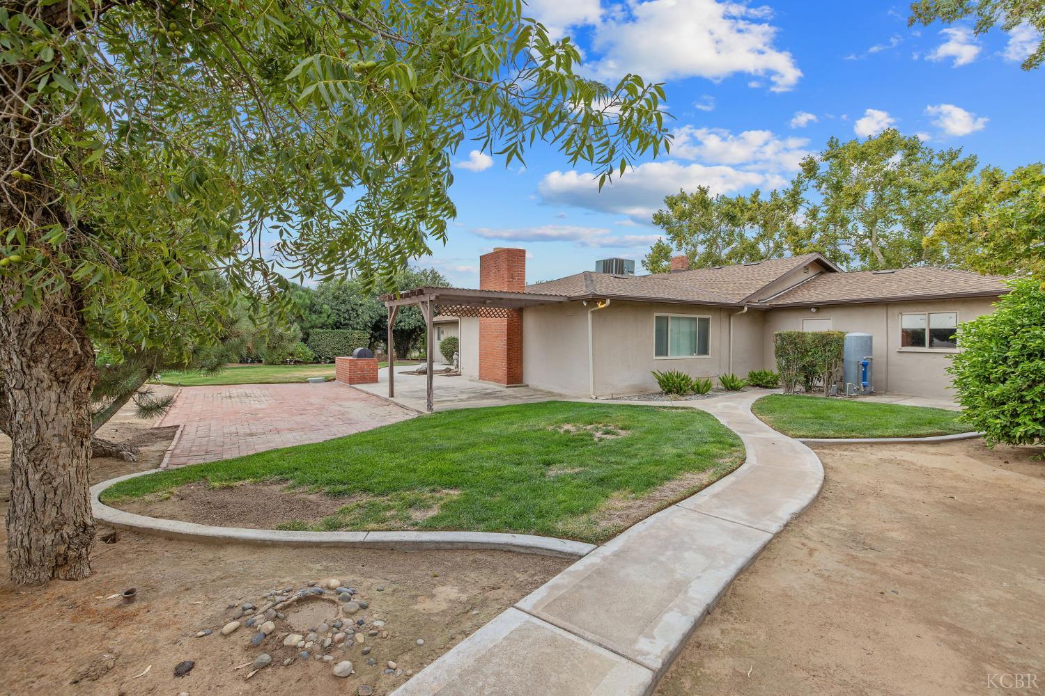 1714 N Blythe, Fresno, CA 93722
