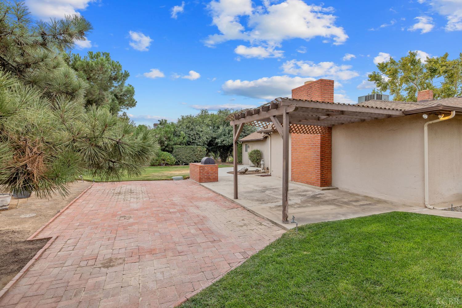 1714 N Blythe, Fresno, CA 93722