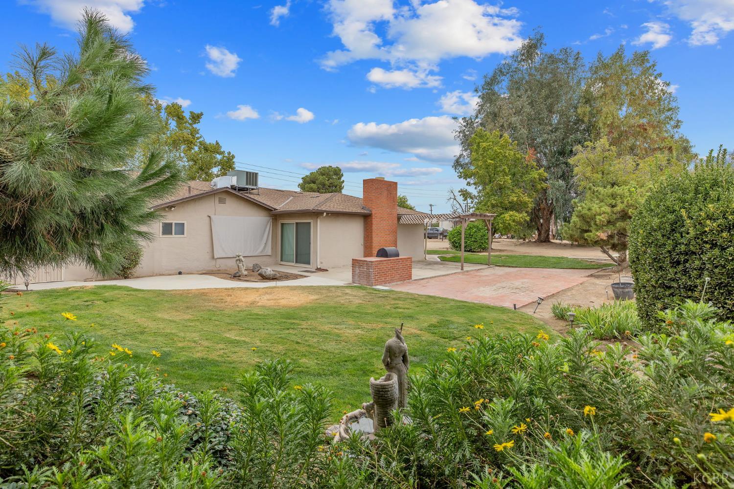 1714 N Blythe, Fresno, CA 93722