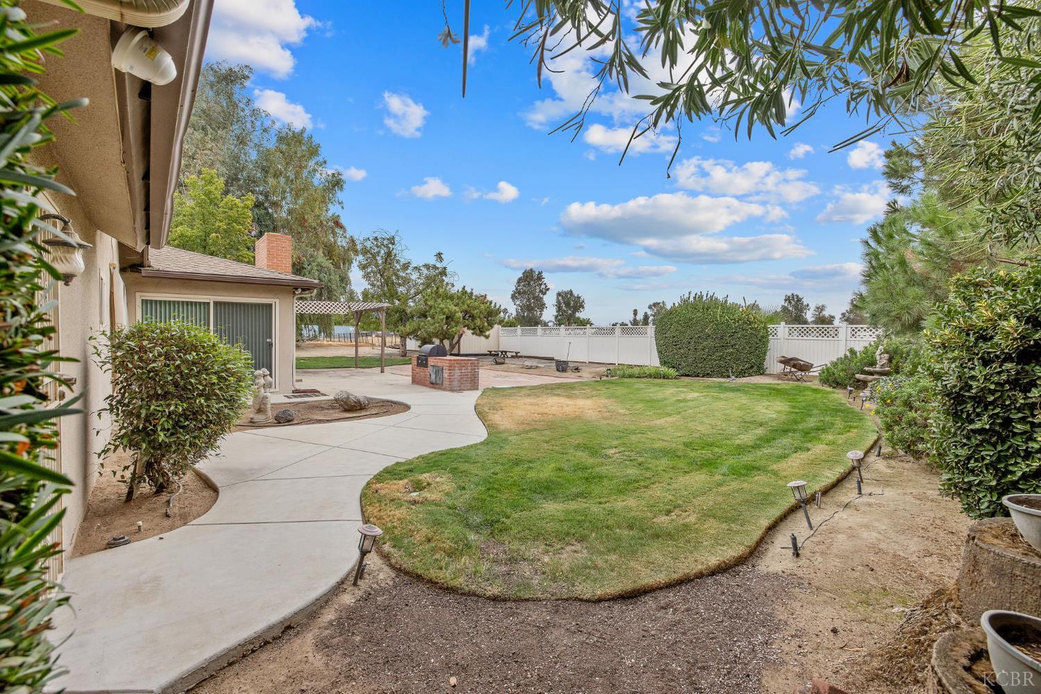 1714 N Blythe, Fresno, CA 93722