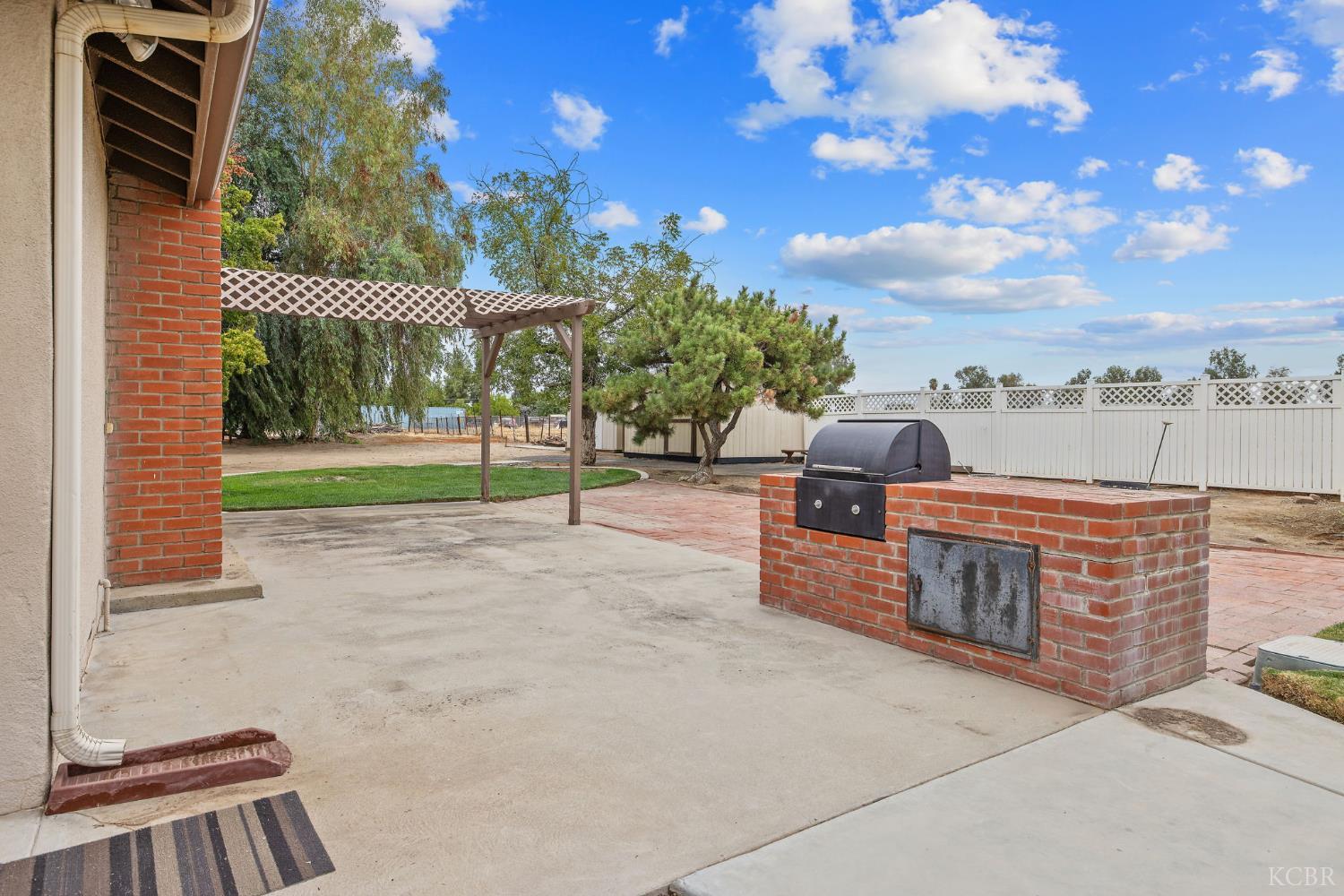 1714 N Blythe, Fresno, CA 93722