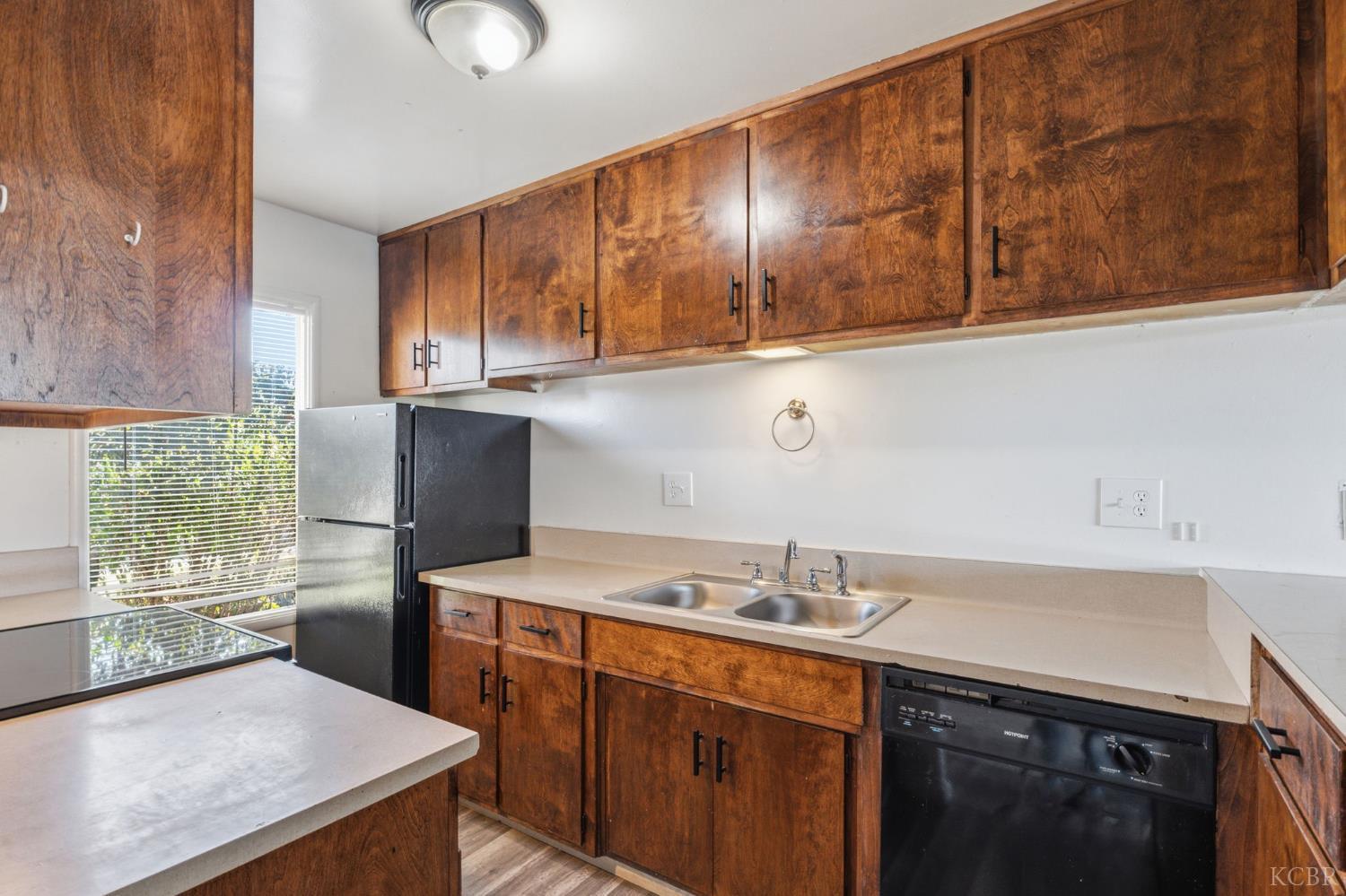 175 S 19th Ave, Lemoore, CA 93245