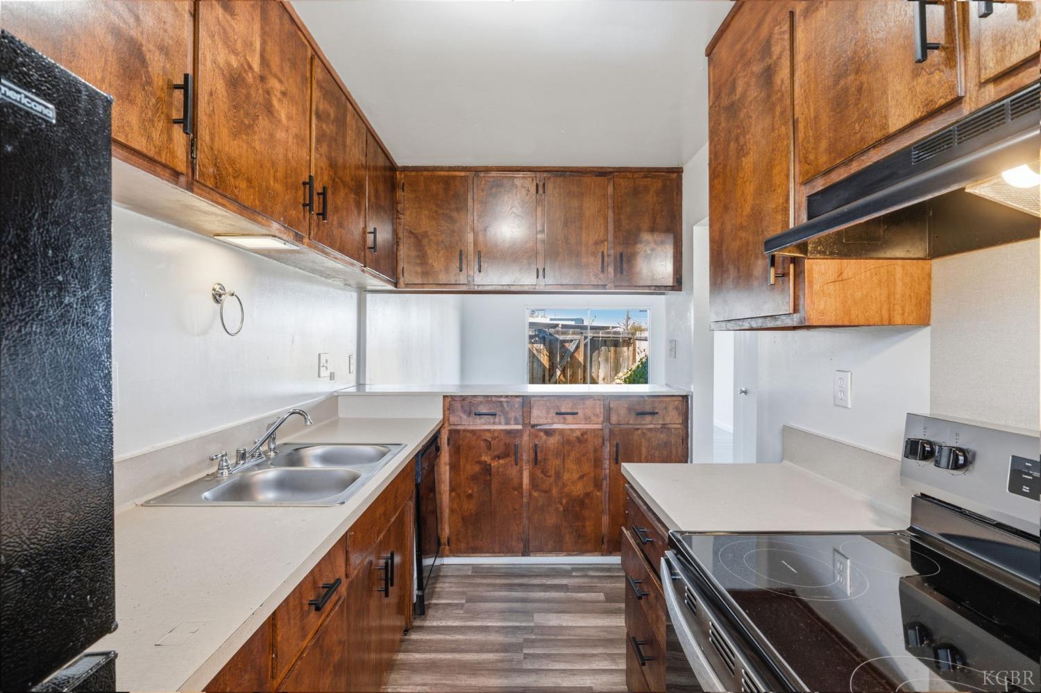 175 S 19th Ave, Lemoore, CA 93245