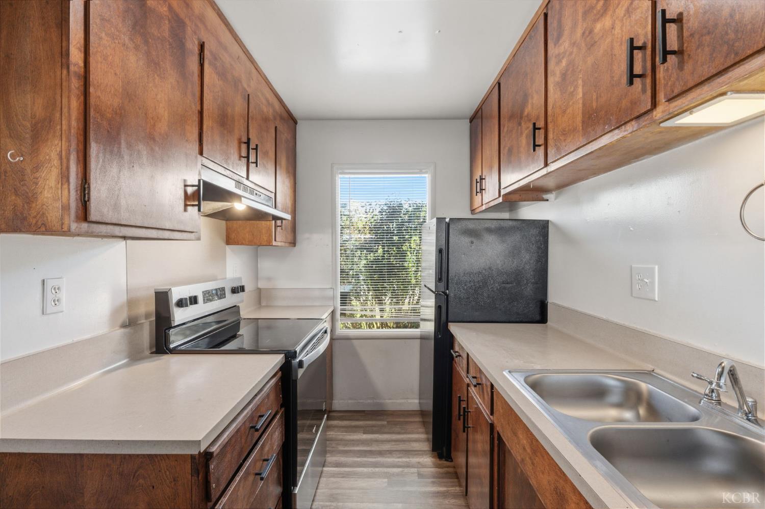 175 S 19th Ave, Lemoore, CA 93245