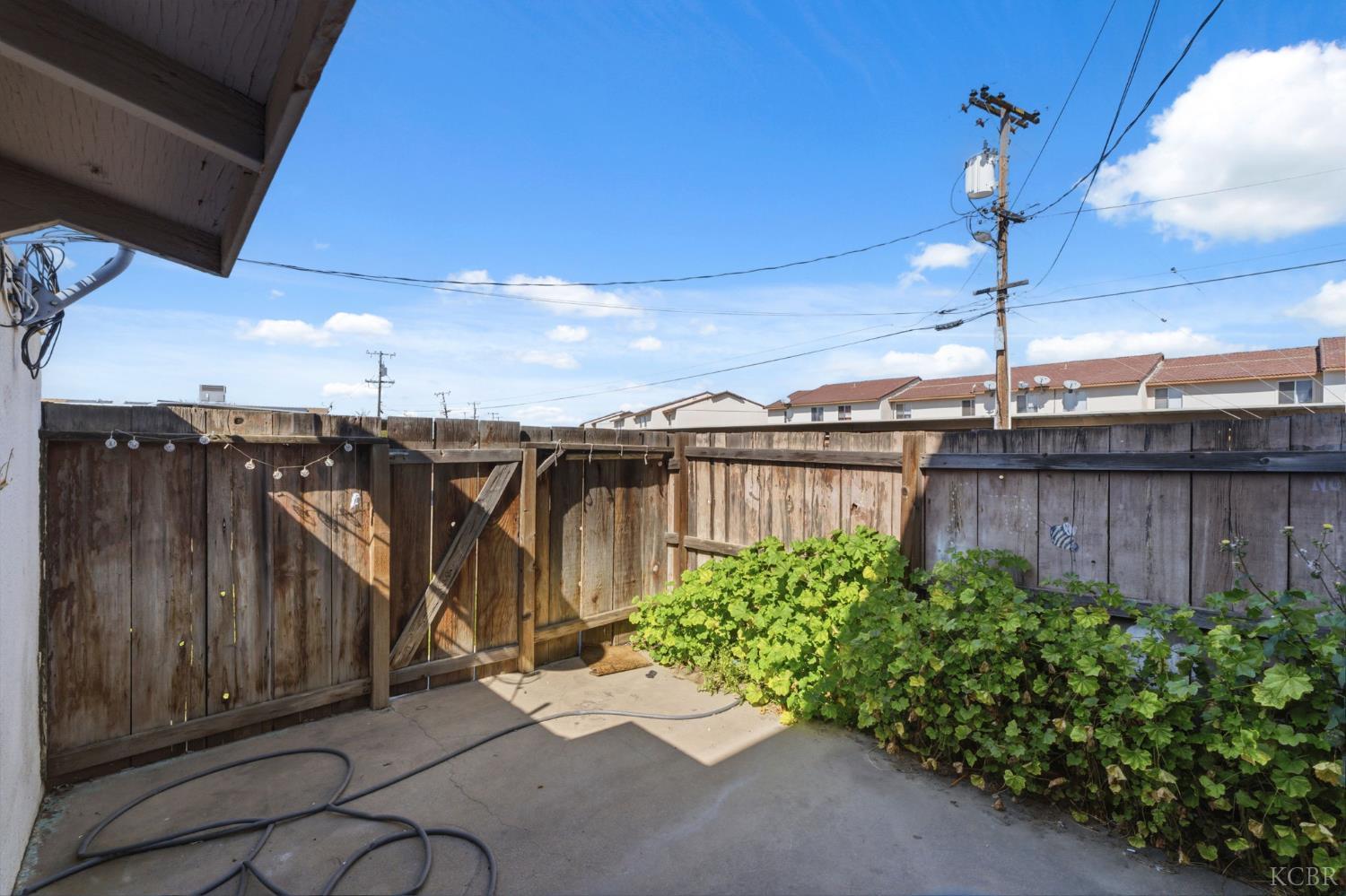 175 S 19th Ave, Lemoore, CA 93245