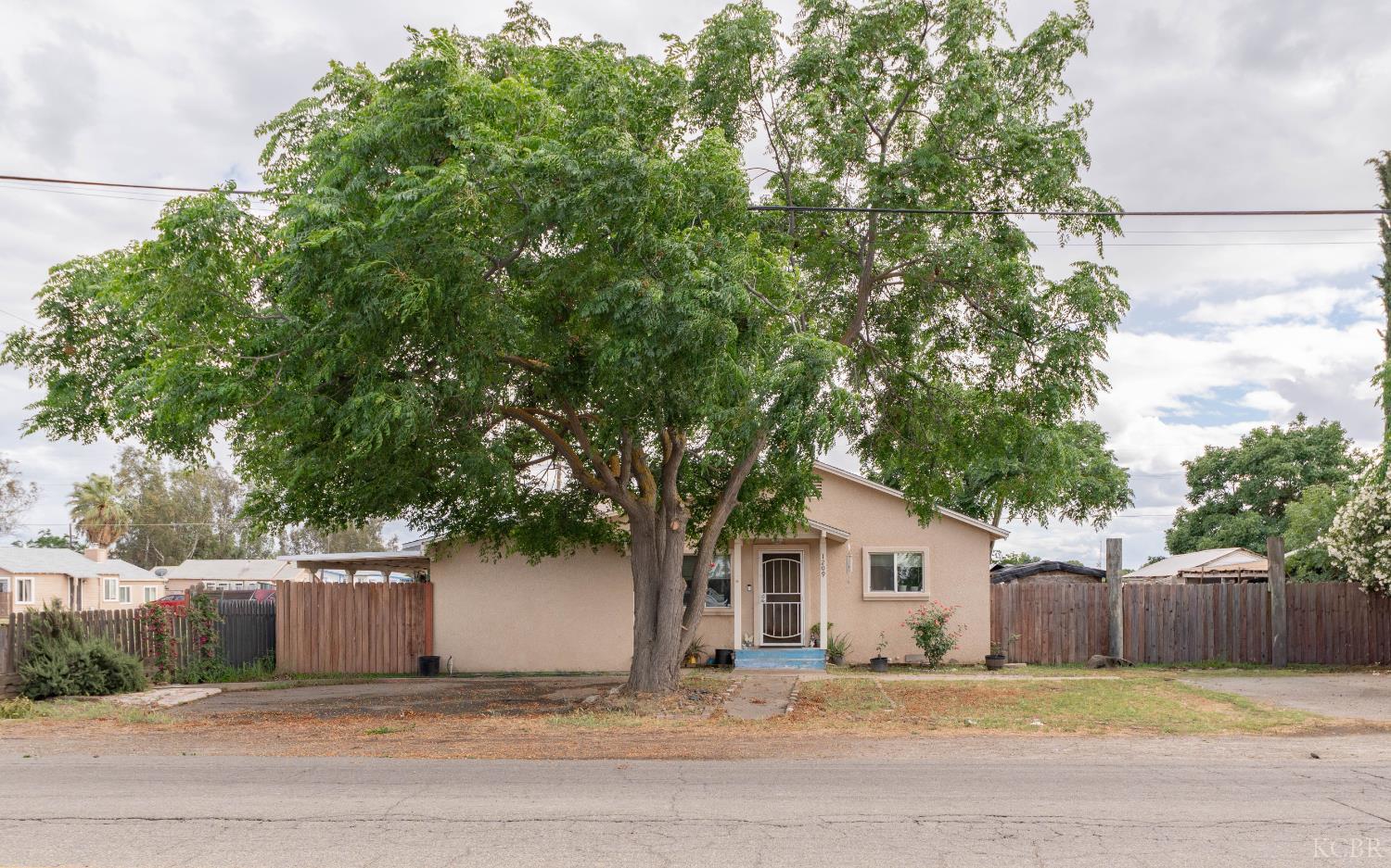 1209 W 6th St, Hanford, CA 93230
