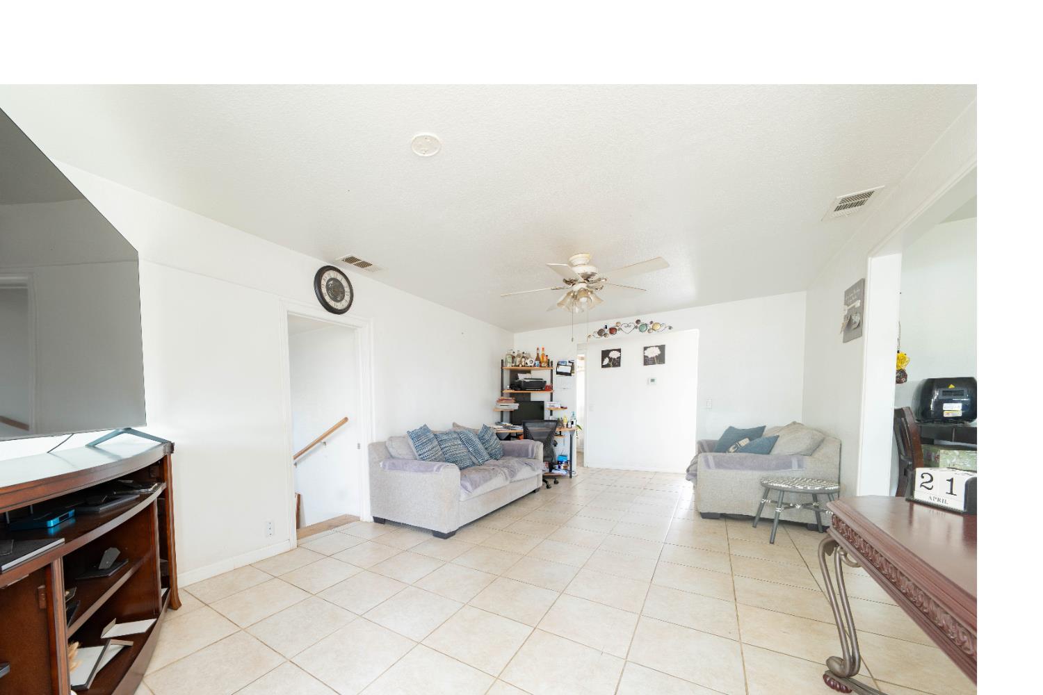 1209 W 6th St, Hanford, CA 93230