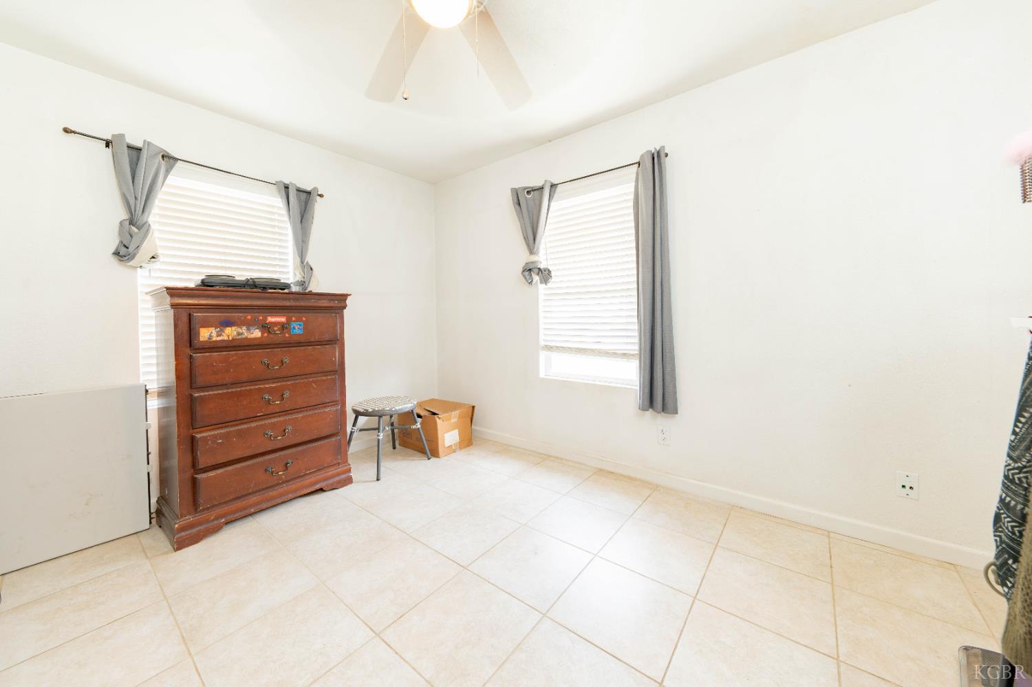 1209 W 6th St, Hanford, CA 93230