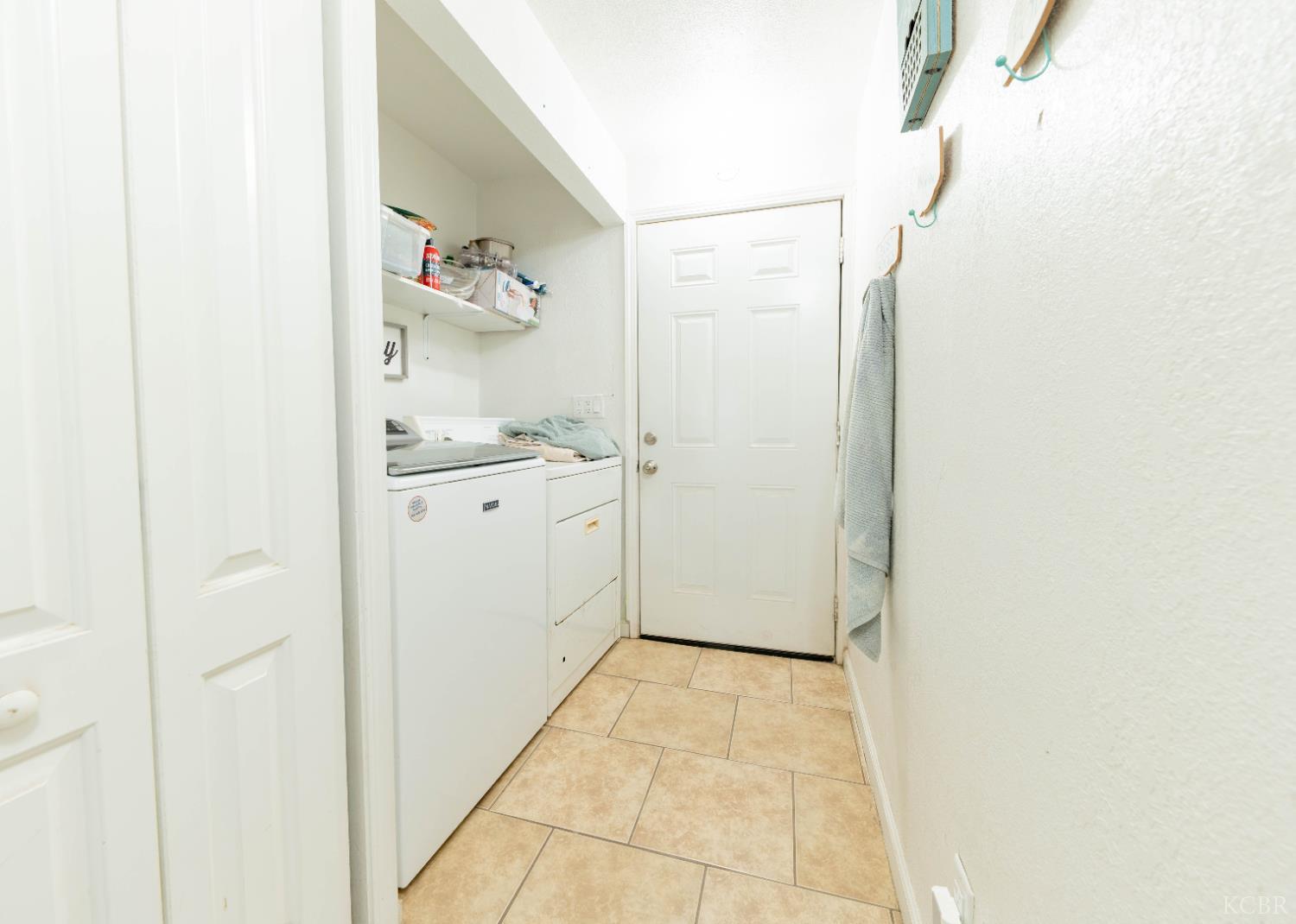 1209 W 6th St, Hanford, CA 93230