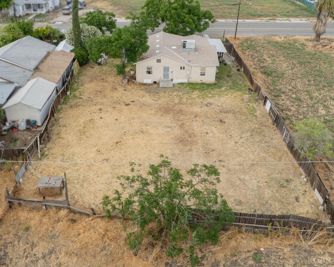 1209 W 6th St, Hanford, CA 93230