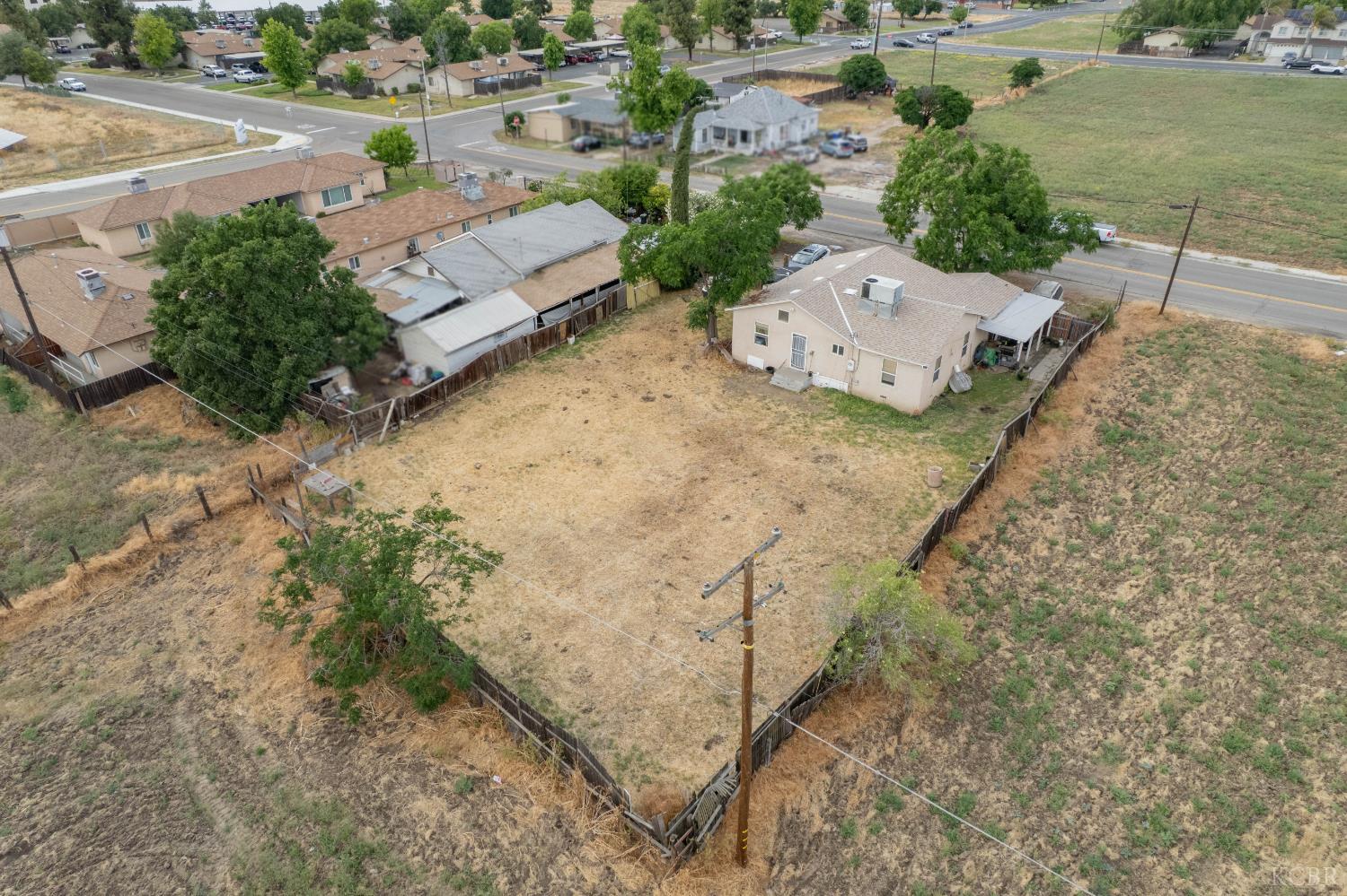 1209 W 6th St, Hanford, CA 93230