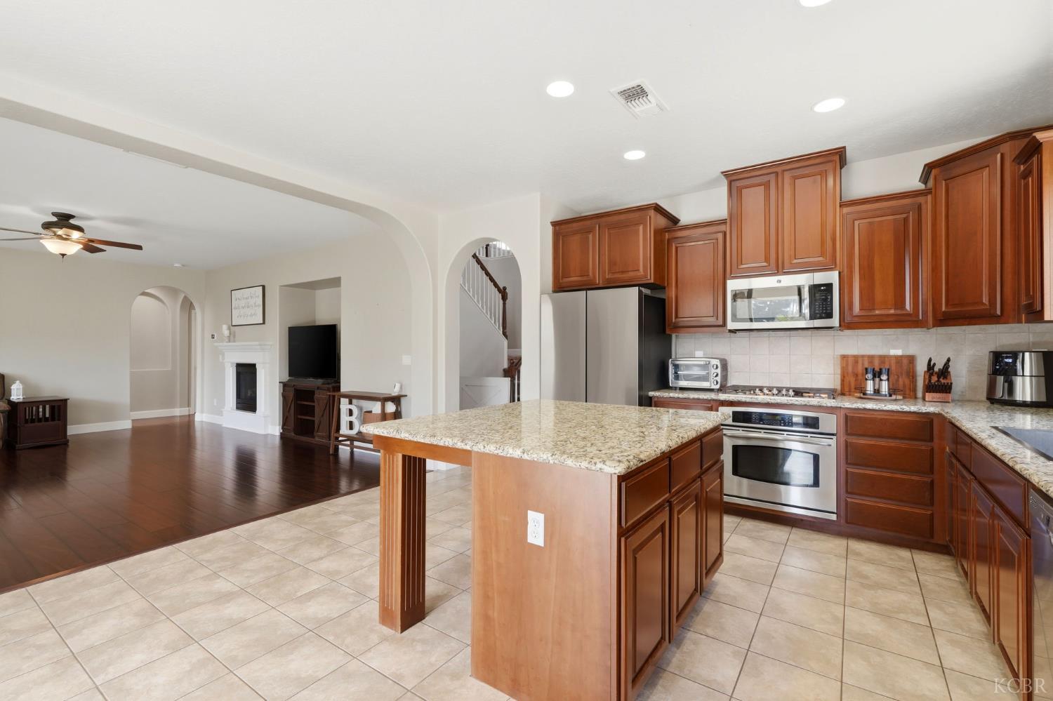 295 Johnson, Tulare, CA 93274