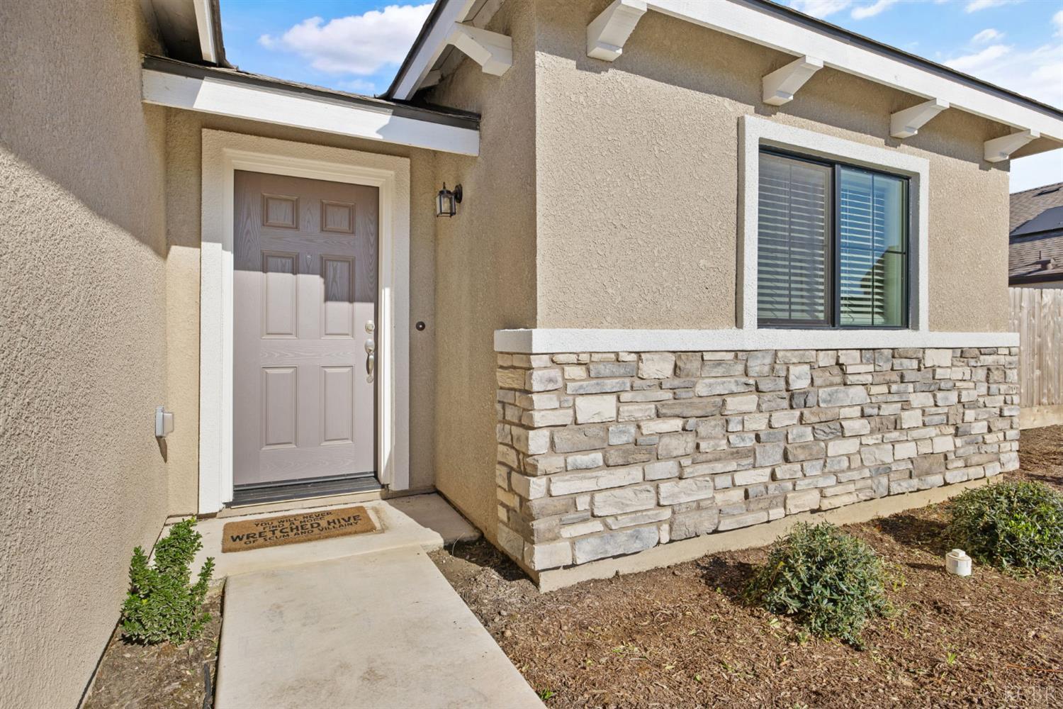 1772 S Red Rock Dr, Hanford, CA 93230