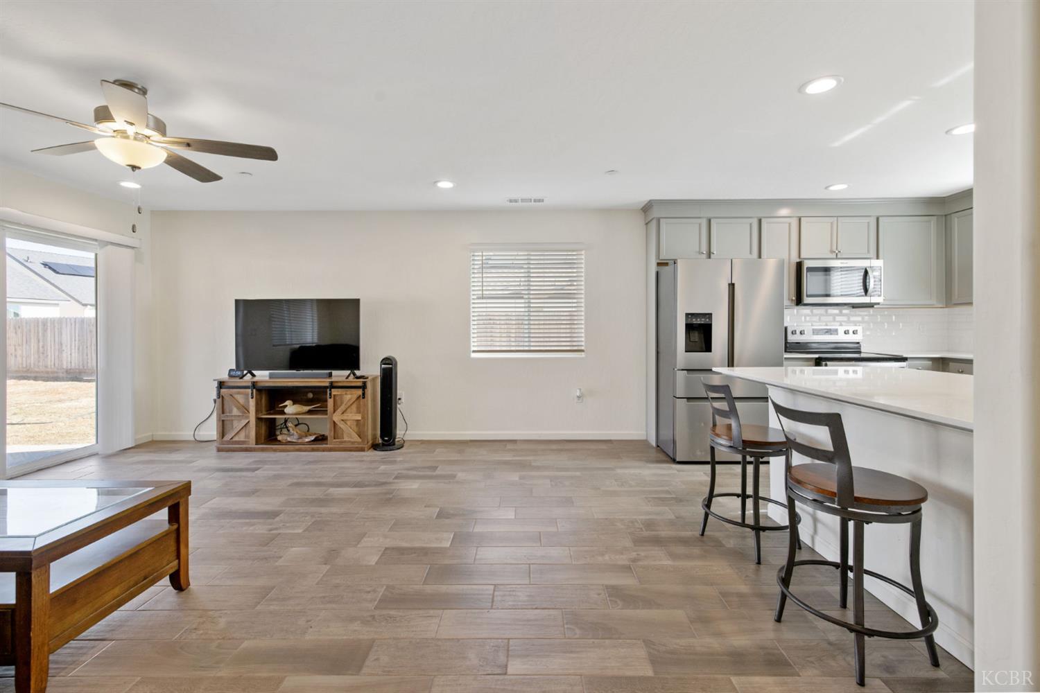 1772 S Red Rock Dr, Hanford, CA 93230