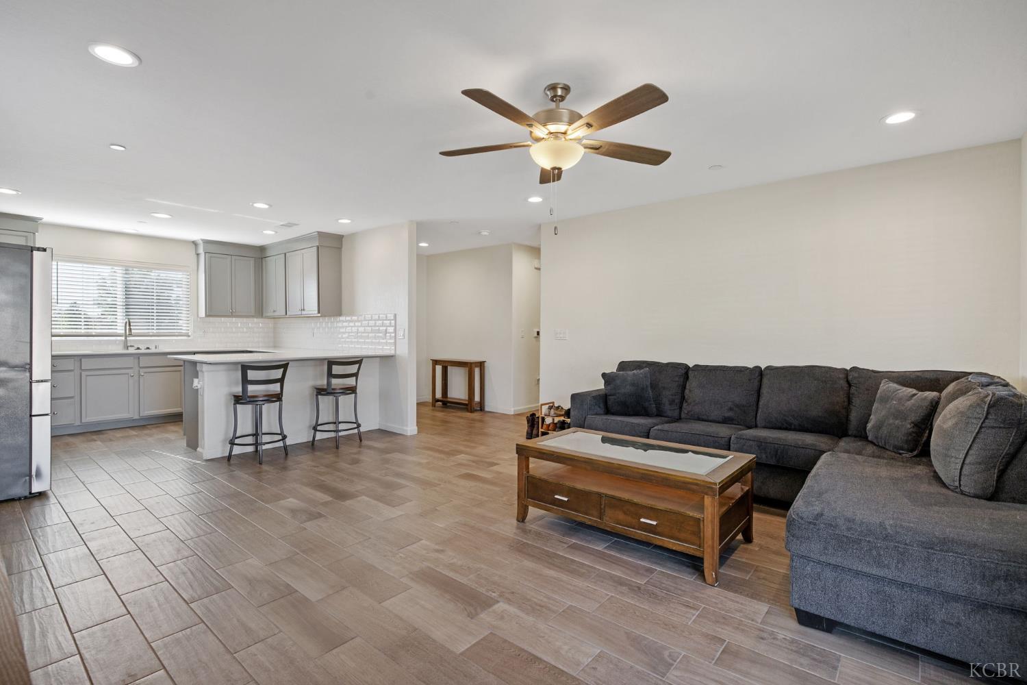 1772 S Red Rock Dr, Hanford, CA 93230