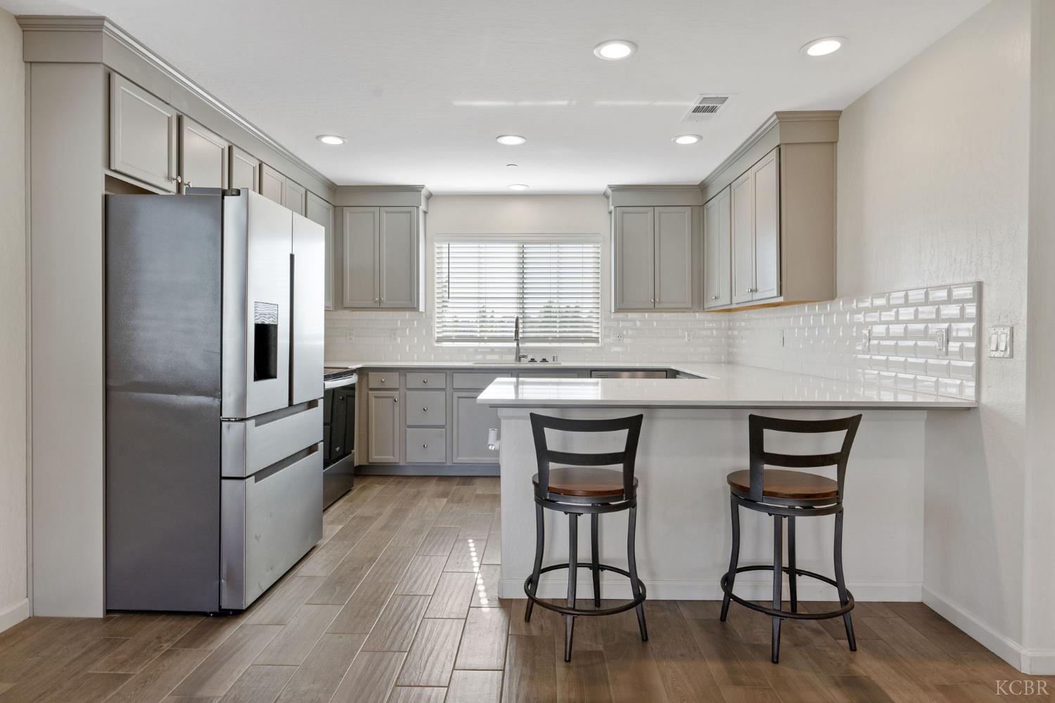 1772 S Red Rock Dr, Hanford, CA 93230