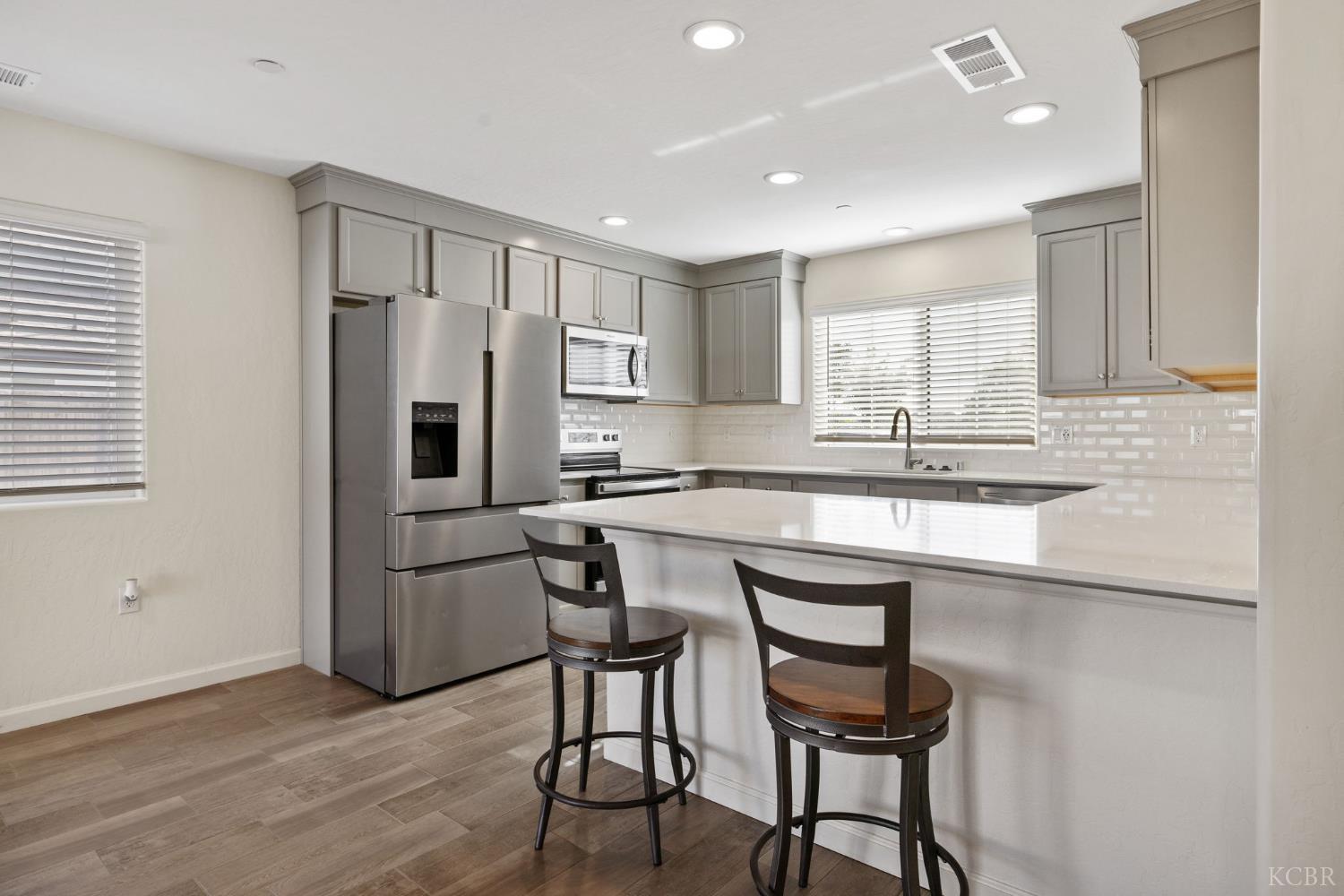 1772 S Red Rock Dr, Hanford, CA 93230