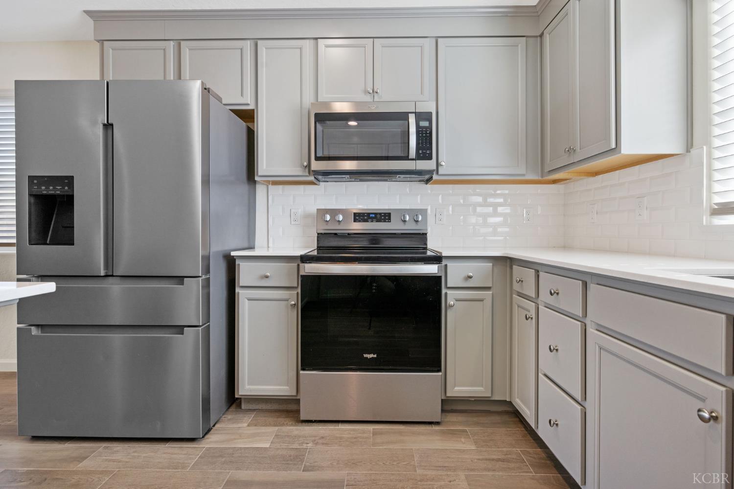 1772 S Red Rock Dr, Hanford, CA 93230