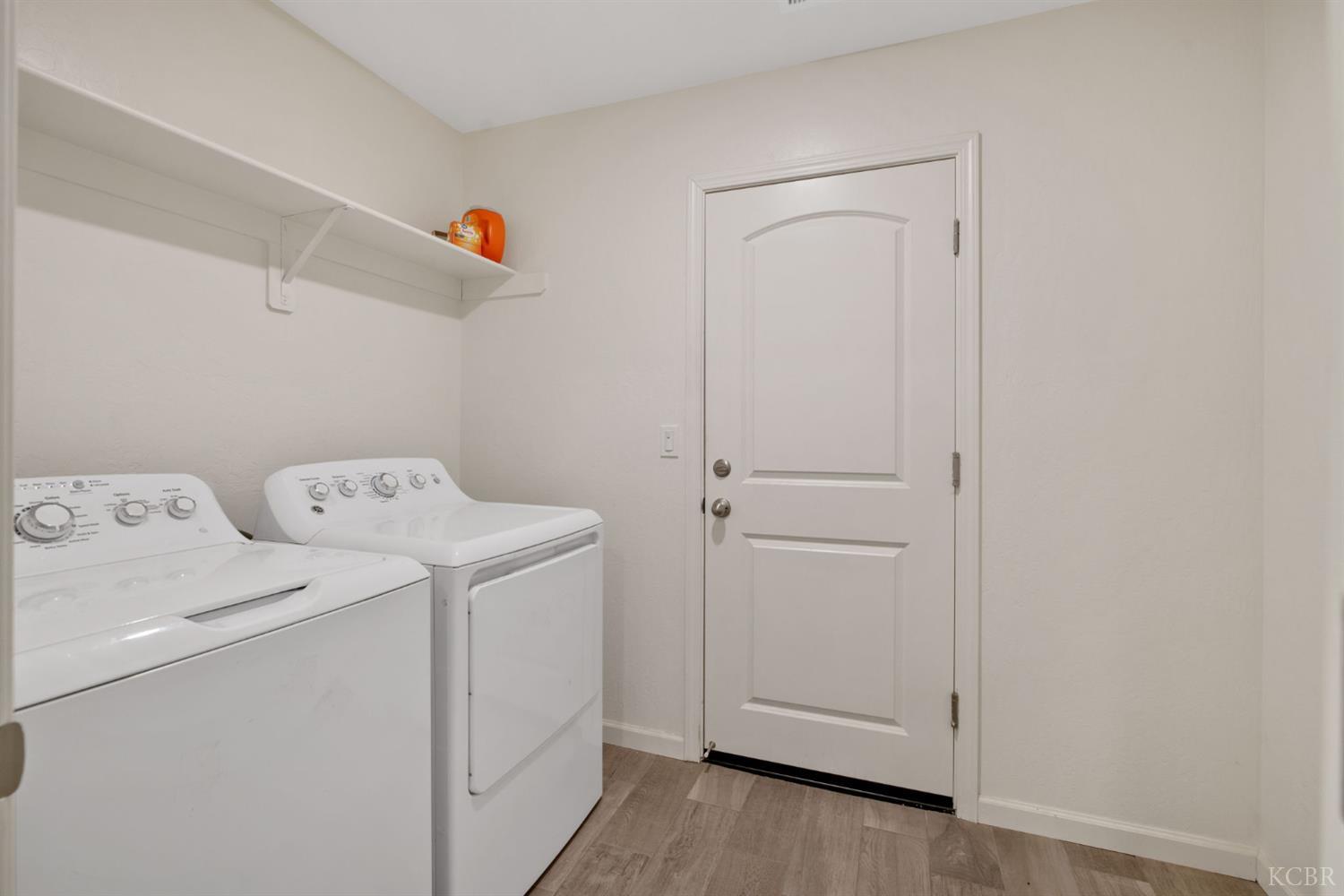 1772 S Red Rock Dr, Hanford, CA 93230