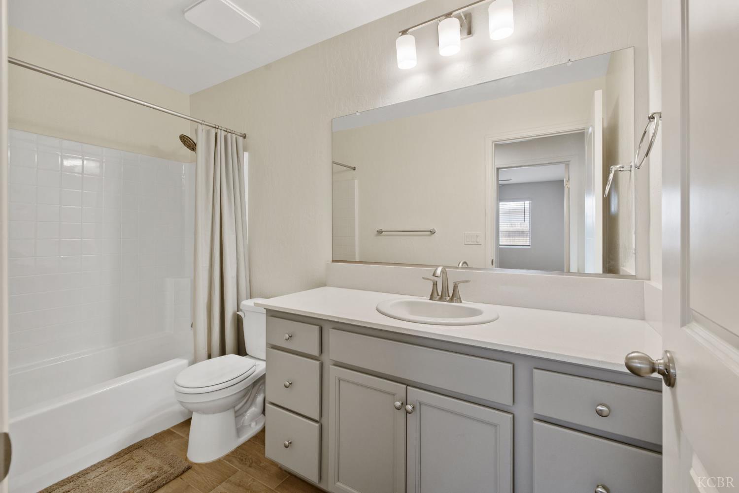 1772 S Red Rock Dr, Hanford, CA 93230