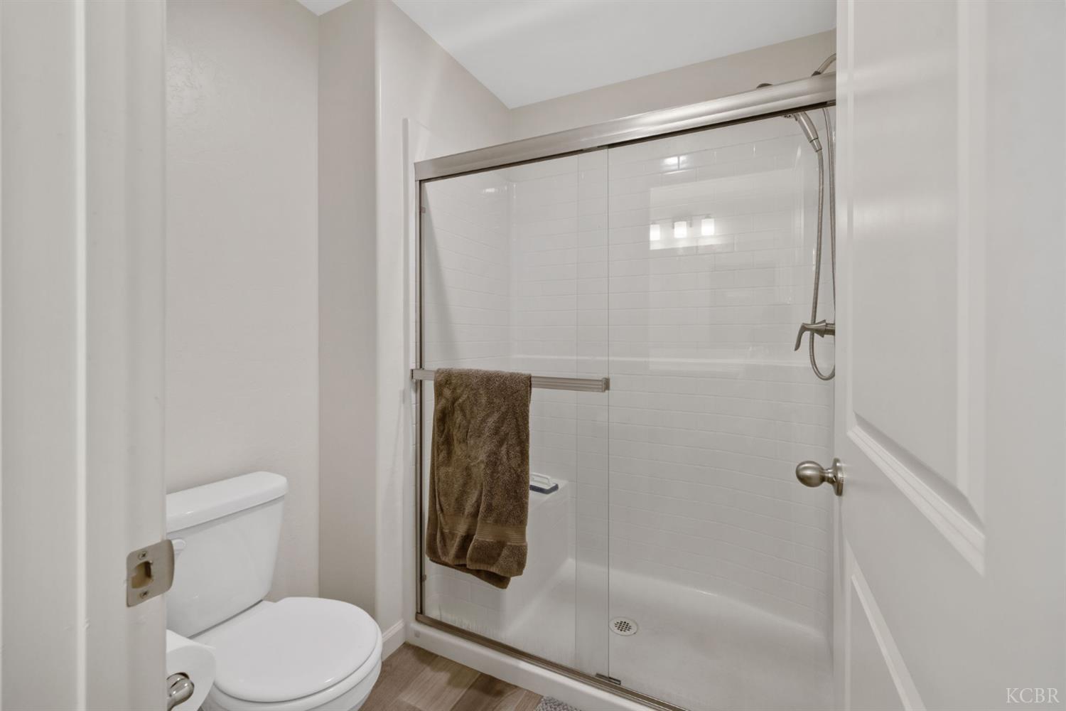 1772 S Red Rock Dr, Hanford, CA 93230