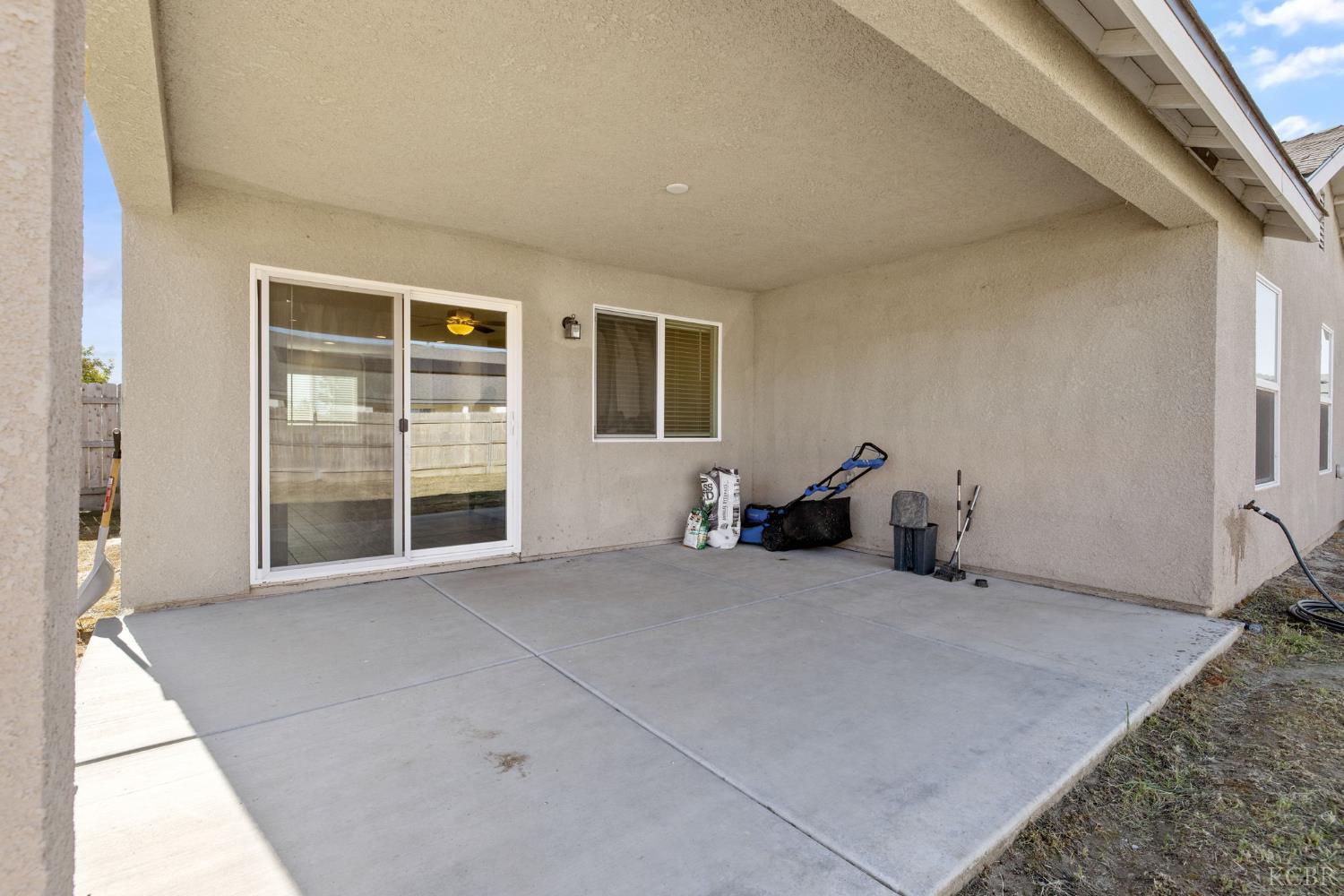 1772 S Red Rock Dr, Hanford, CA 93230