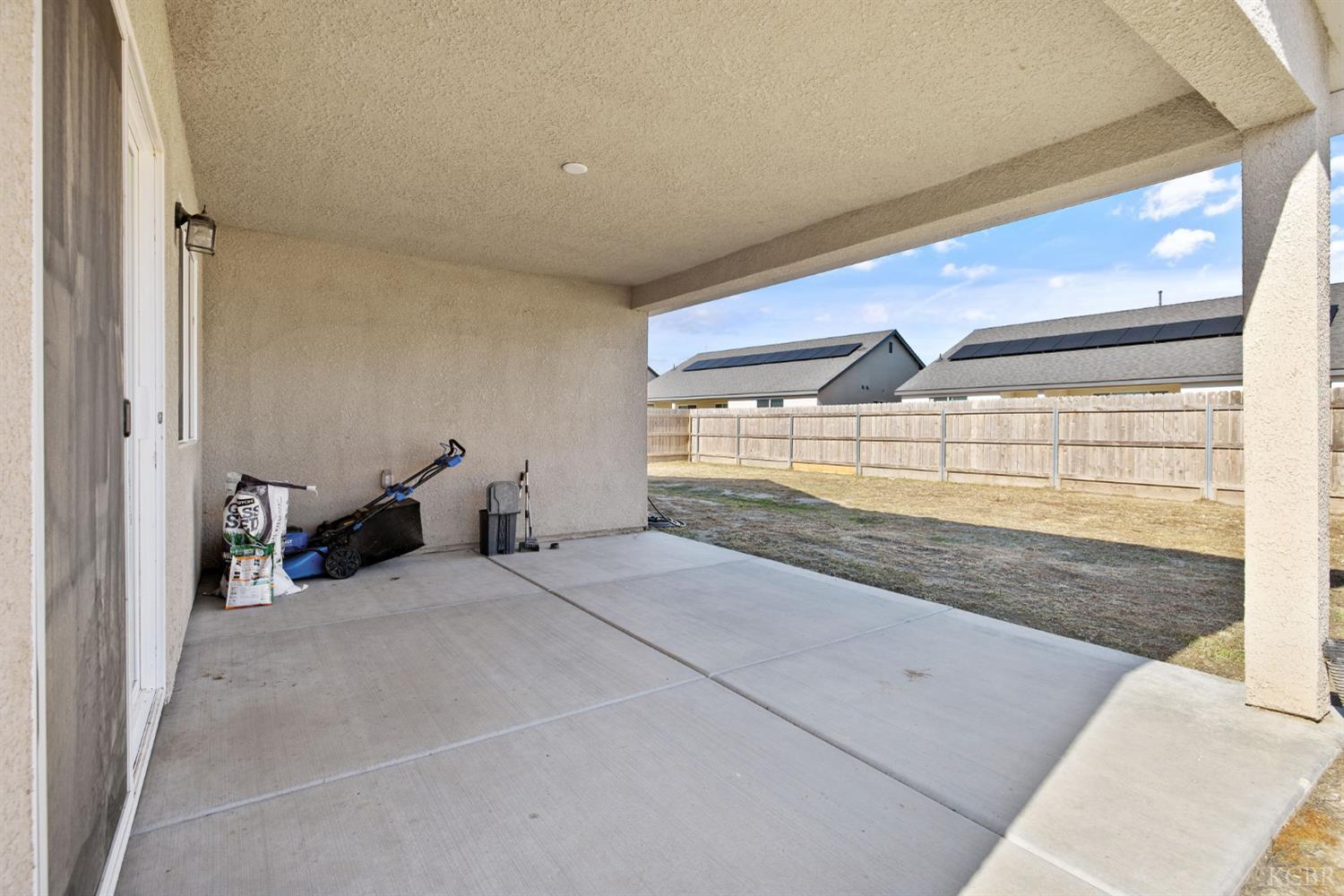 1772 S Red Rock Dr, Hanford, CA 93230