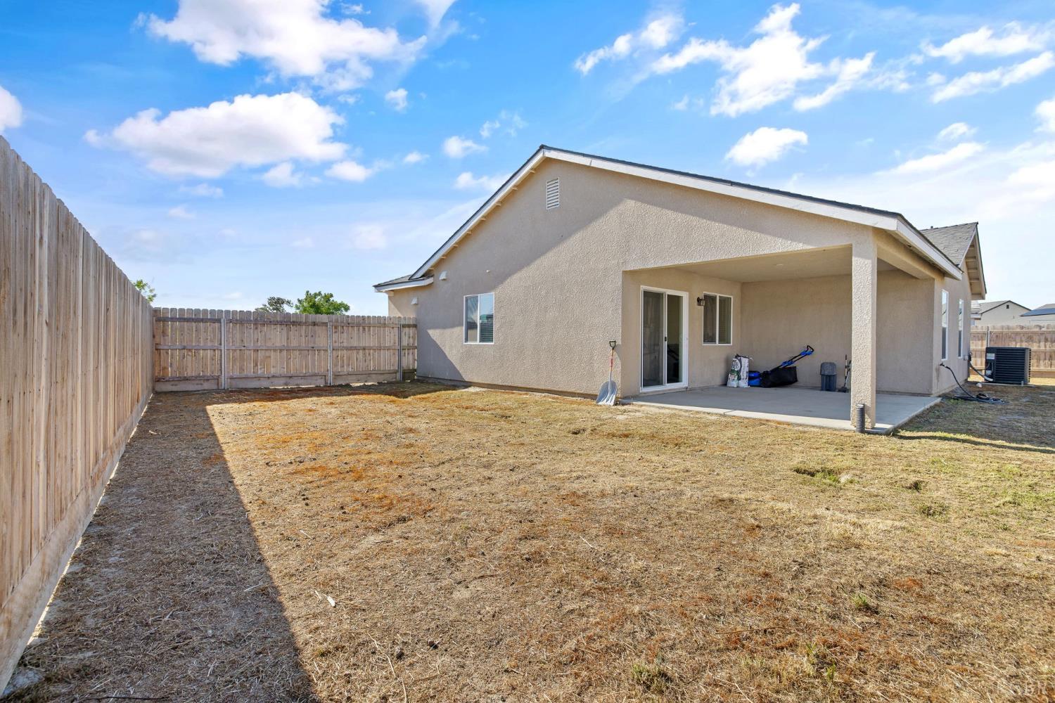 1772 S Red Rock Dr, Hanford, CA 93230