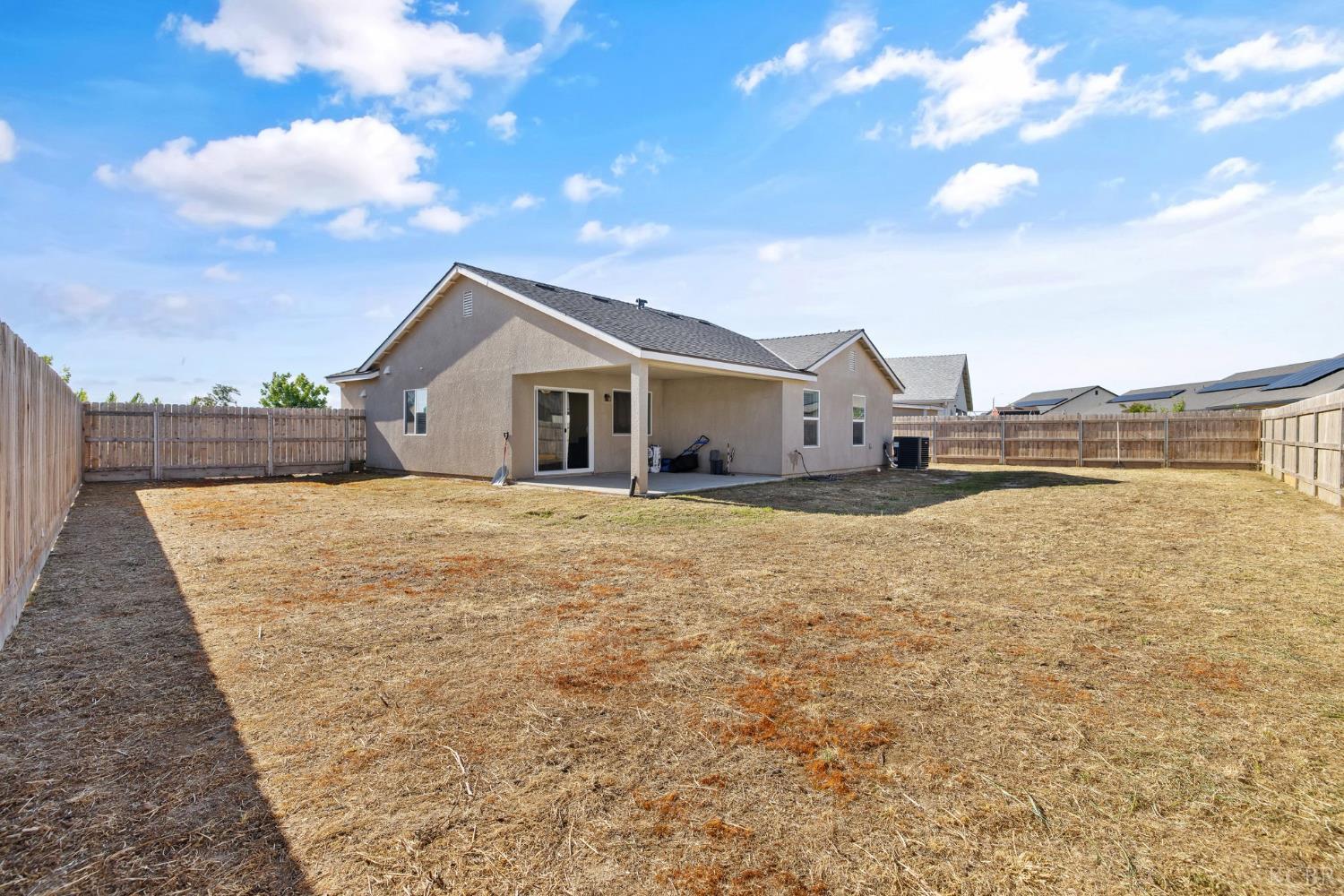 1772 S Red Rock Dr, Hanford, CA 93230