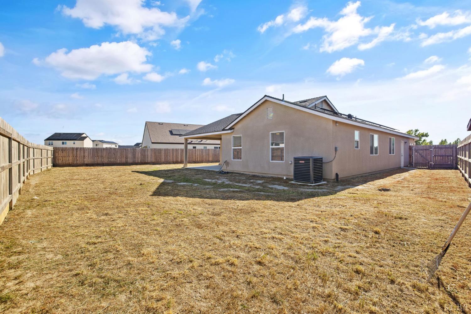 1772 S Red Rock Dr, Hanford, CA 93230