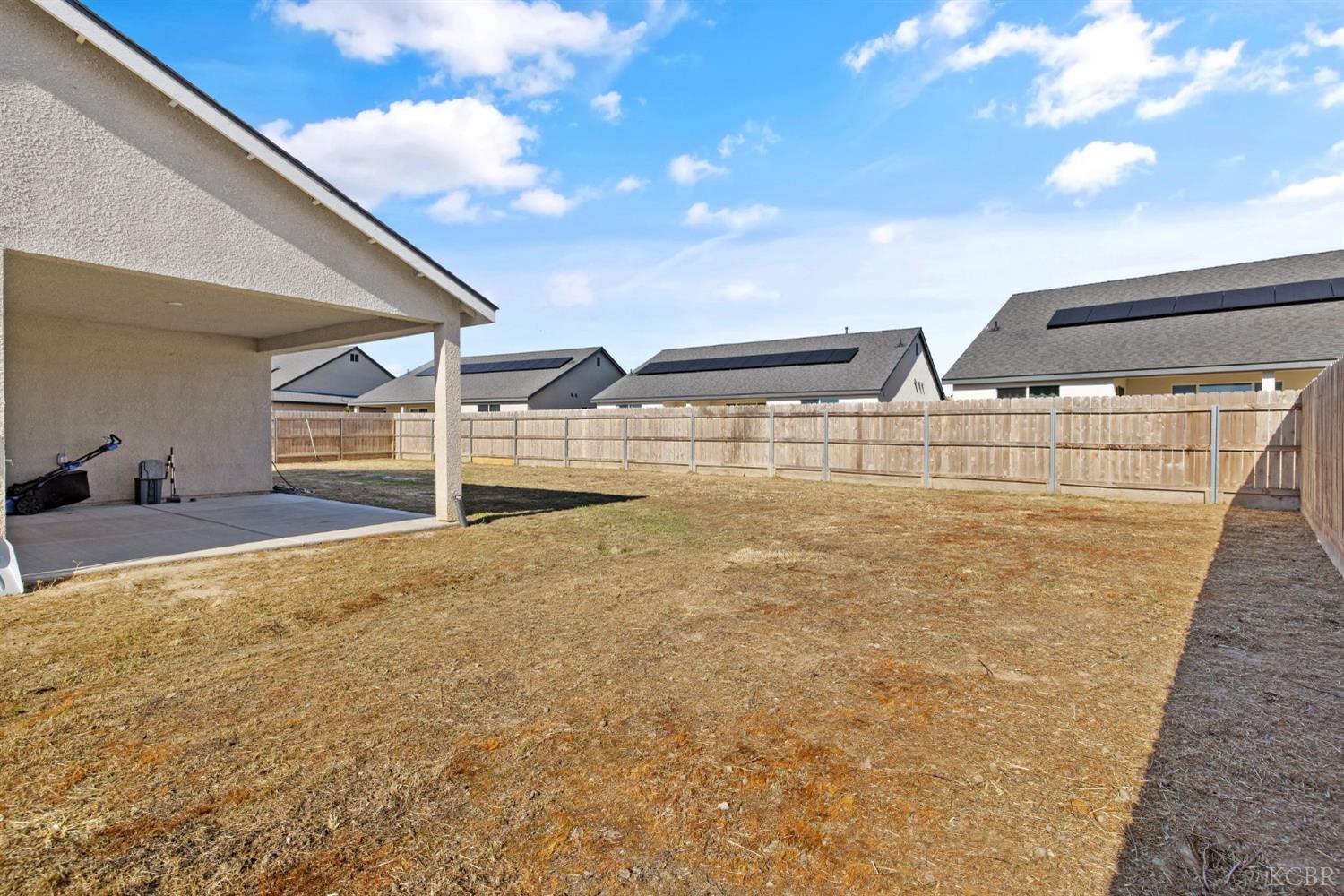 1772 S Red Rock Dr, Hanford, CA 93230