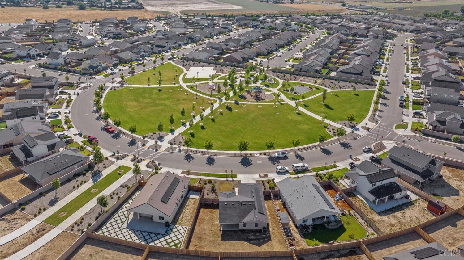 1772 S Red Rock Dr, Hanford, CA 93230