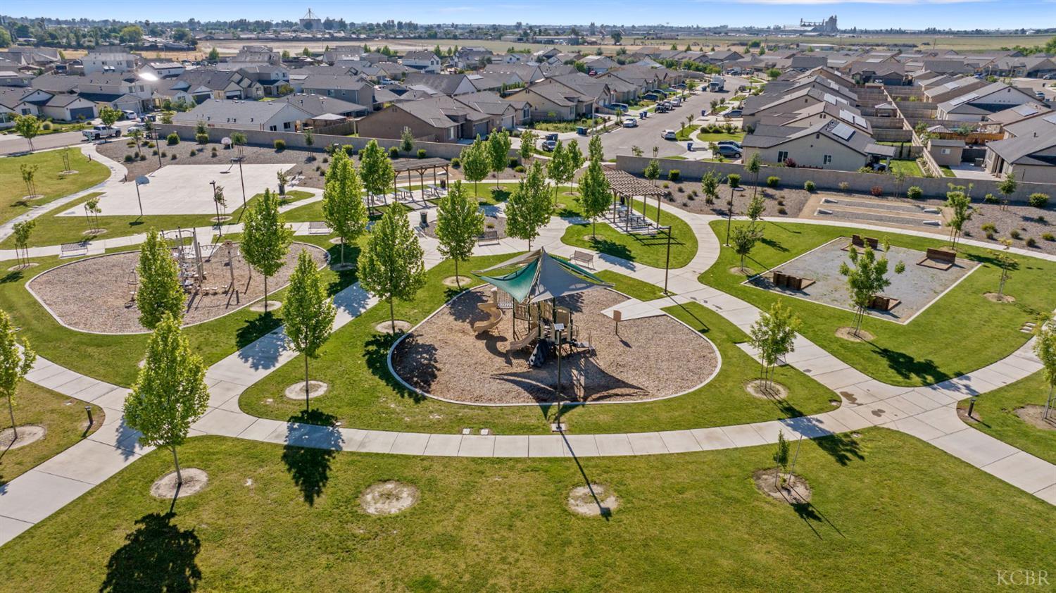 1772 S Red Rock Dr, Hanford, CA 93230