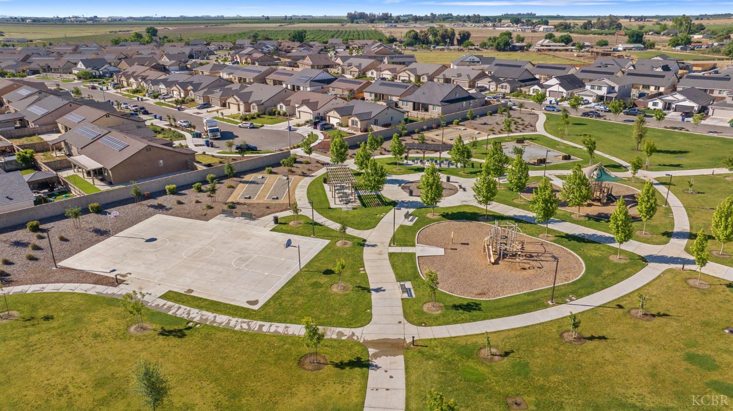 1772 S Red Rock Dr, Hanford, CA 93230